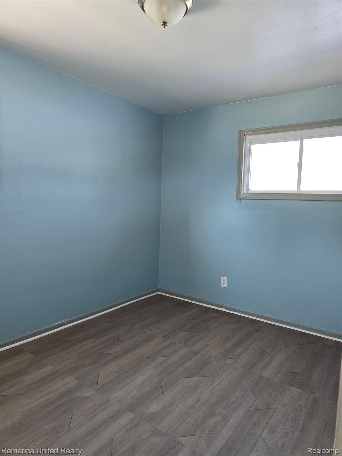 25006 Midland Property Photo 4