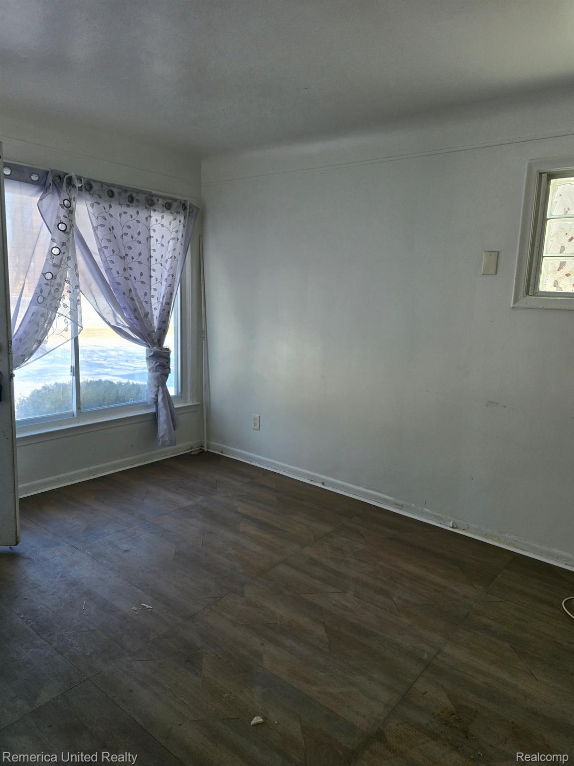 25006 Midland Property Photo 6