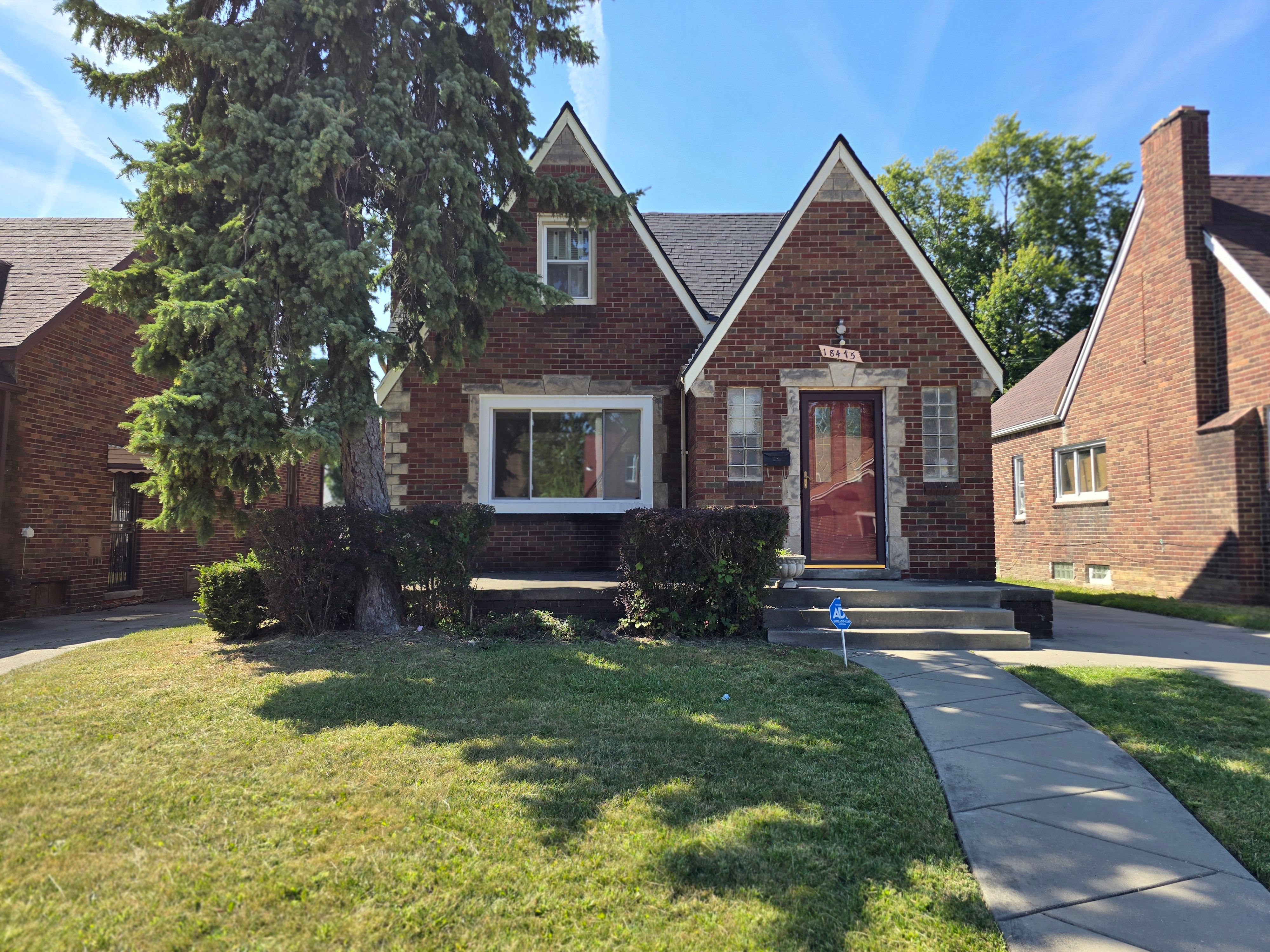 18475 Robson St Property Photo 1