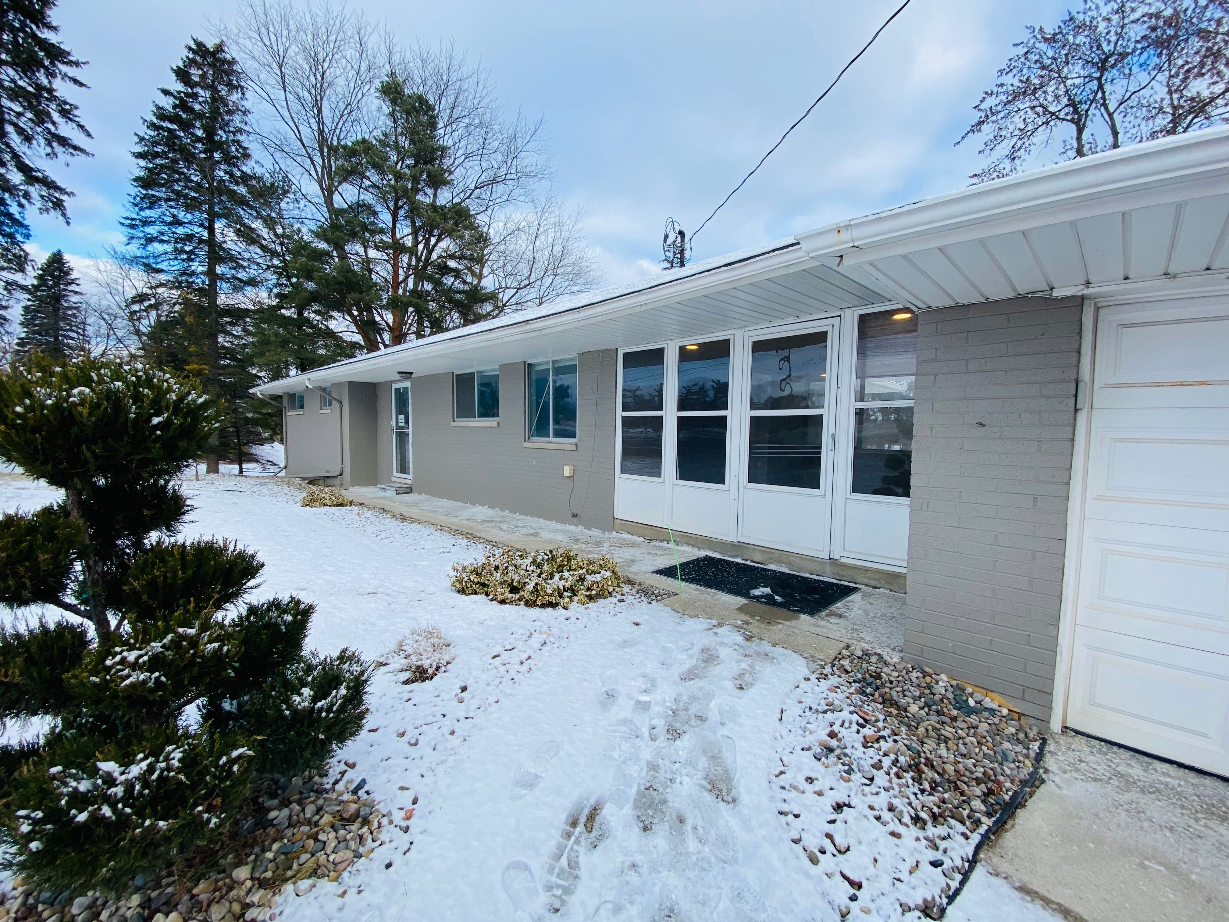 8089 N Holly Rd Property Photo 1