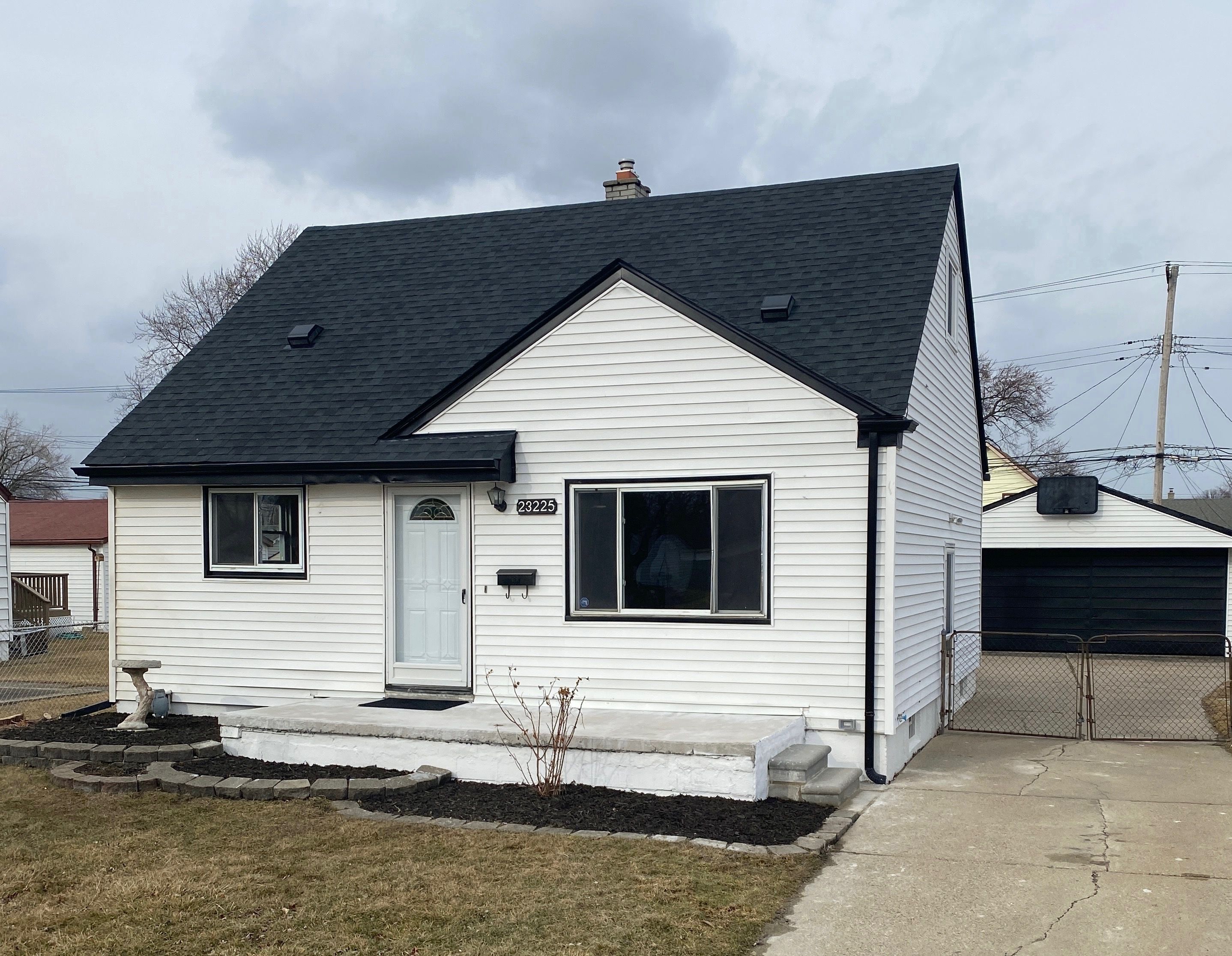 23225 Beverly St Property Photo 1