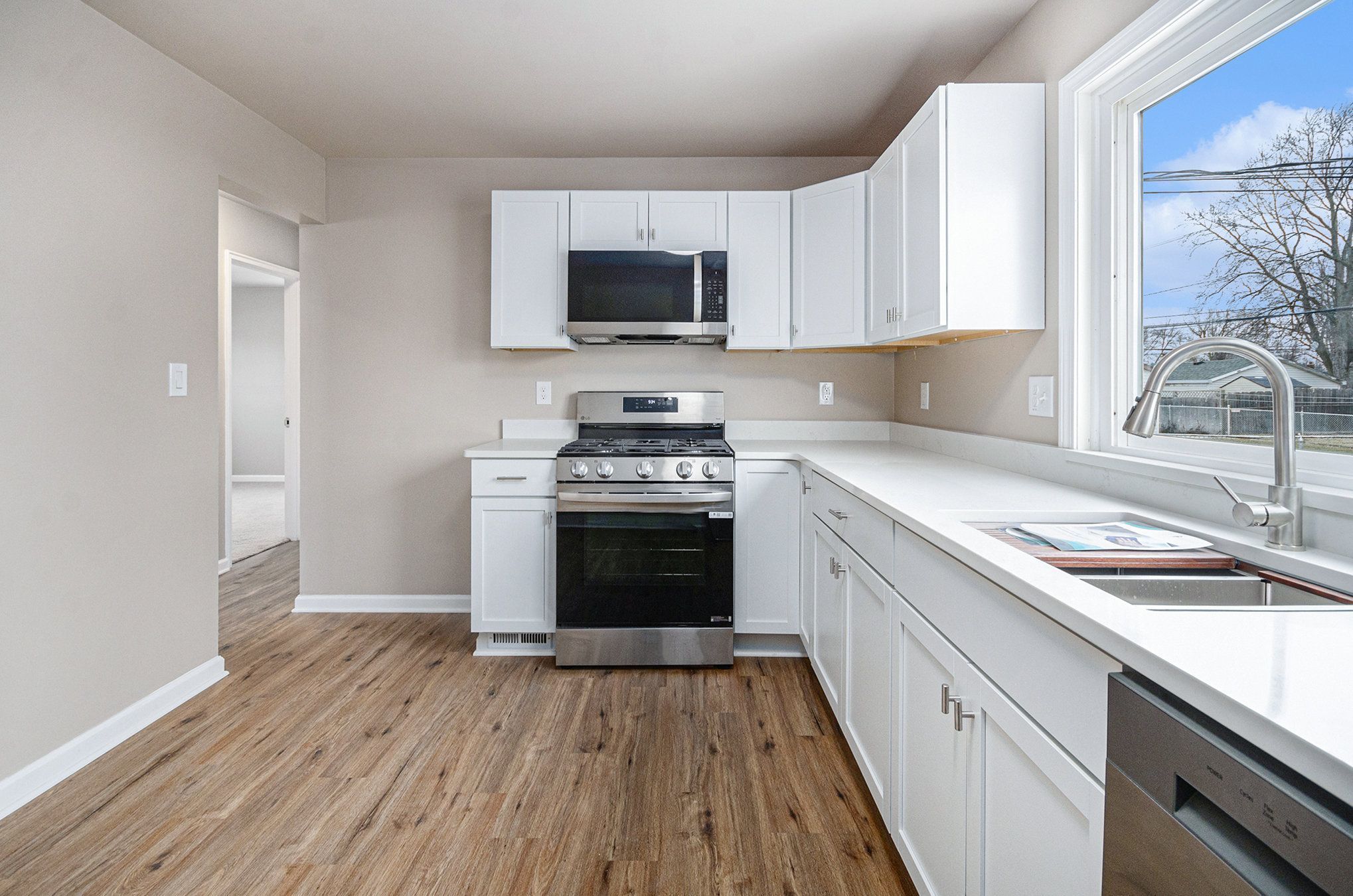 23225 Beverly St Property Photo 5