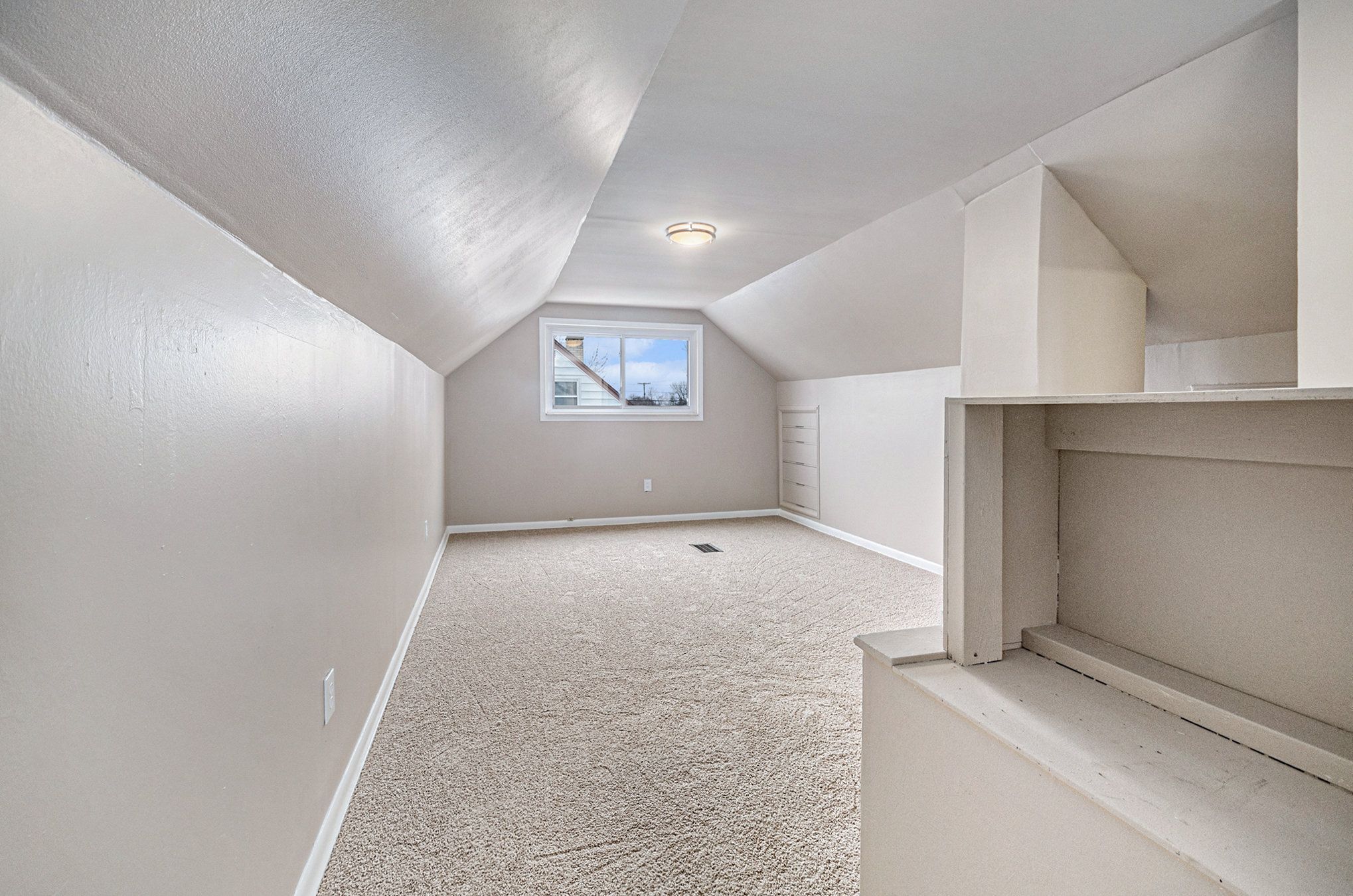 23225 Beverly St Property Photo 10