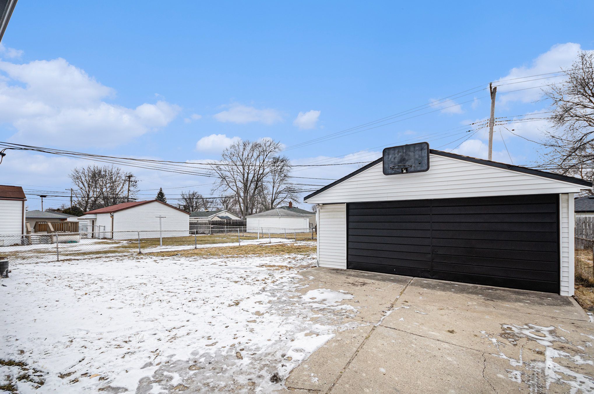 23225 Beverly St Property Photo 13
