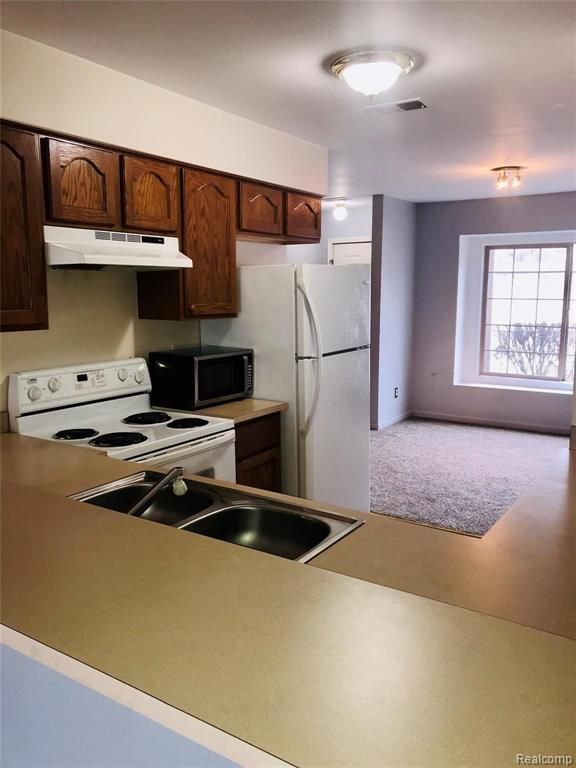 41030 Rose Ln Property Photo 6