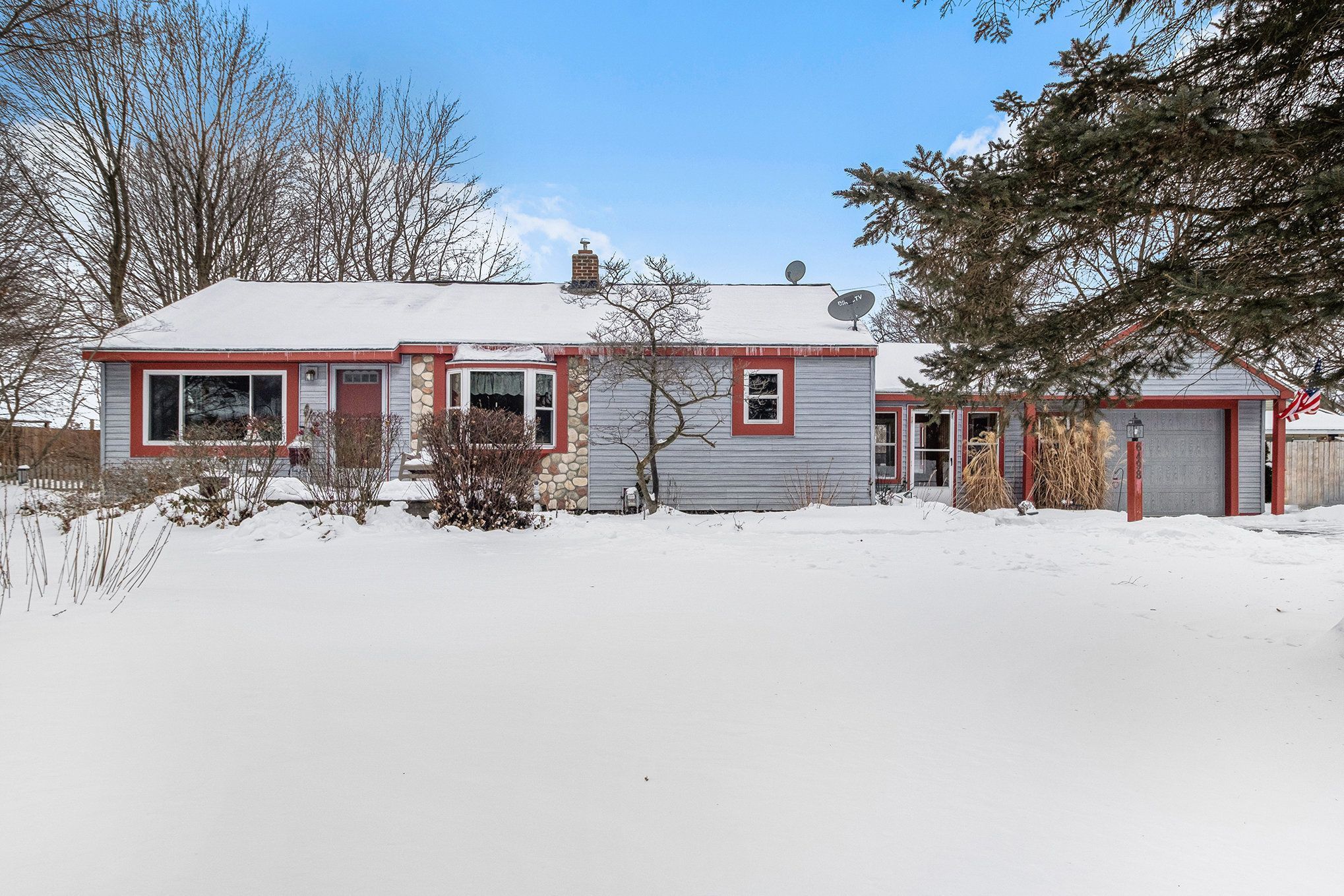 6498 Simmons DR Property Photo 1
