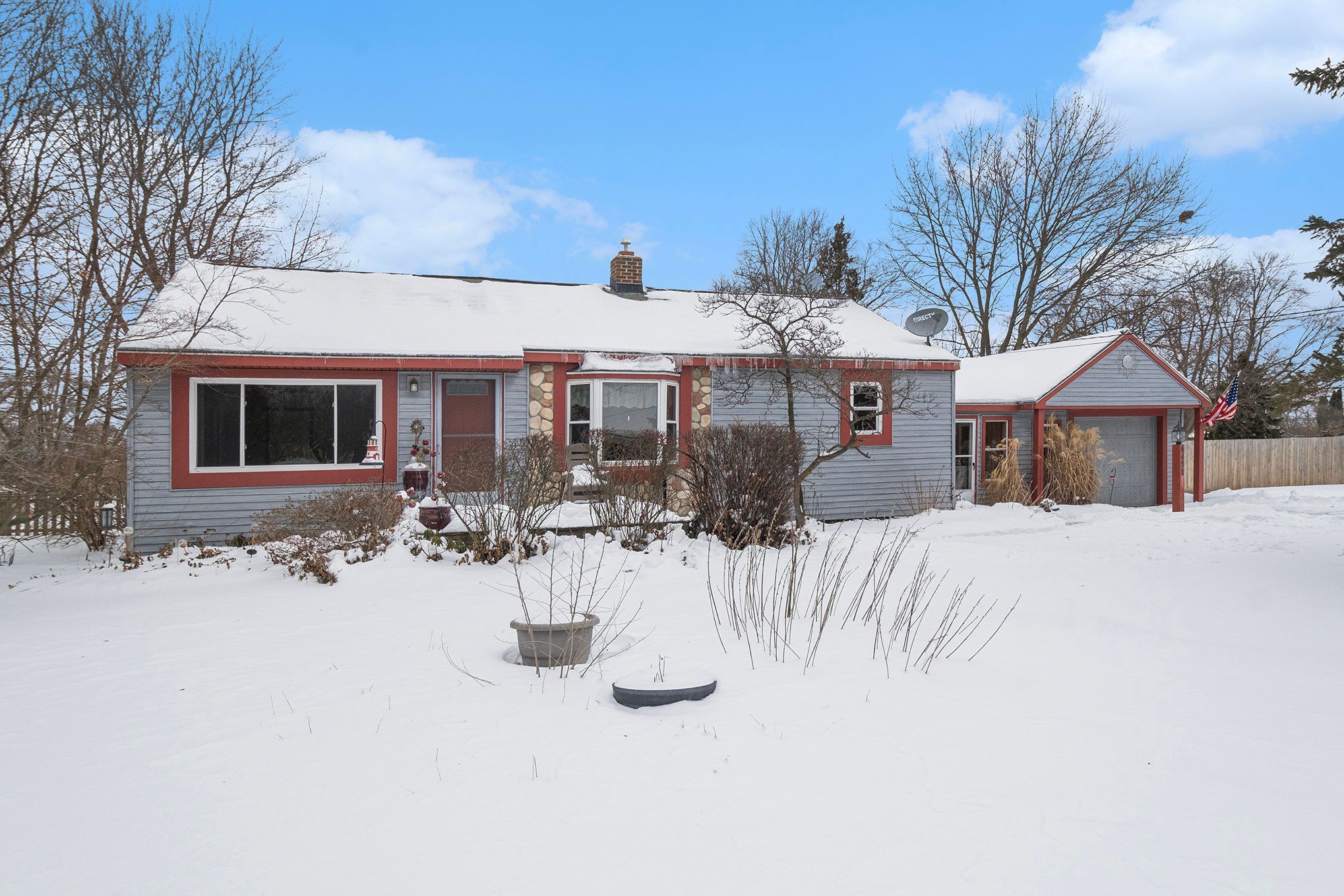 6498 Simmons Dr Property Photo 2