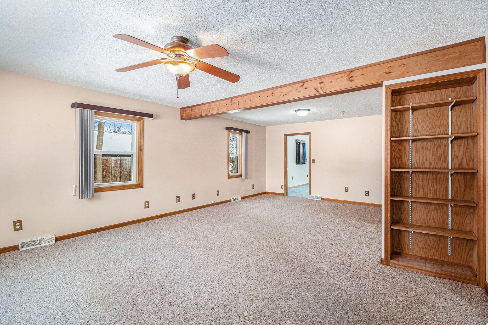 6498 Simmons Dr Property Photo 3