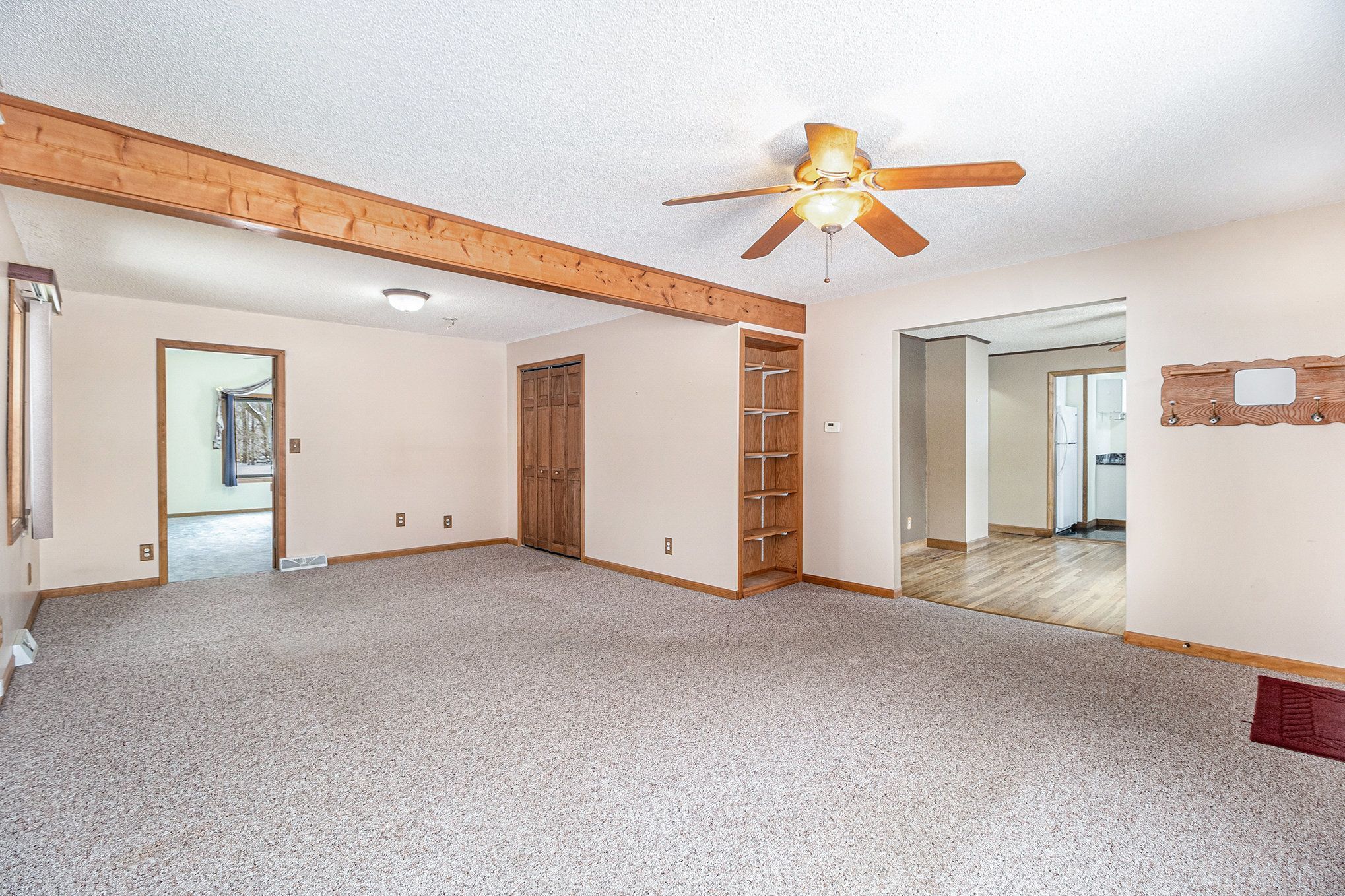 6498 Simmons Dr Property Photo 4
