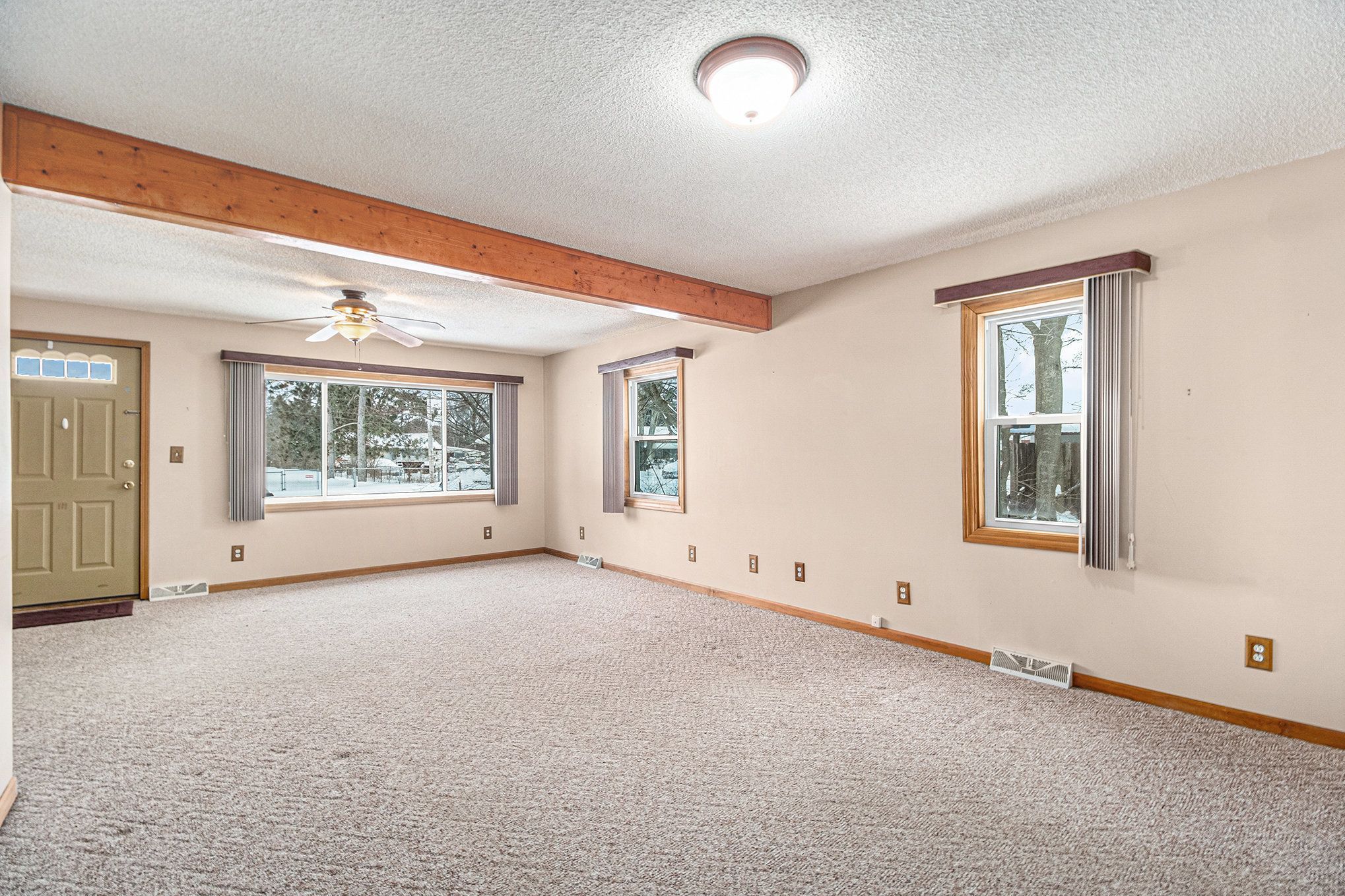 6498 Simmons Dr Property Photo 5