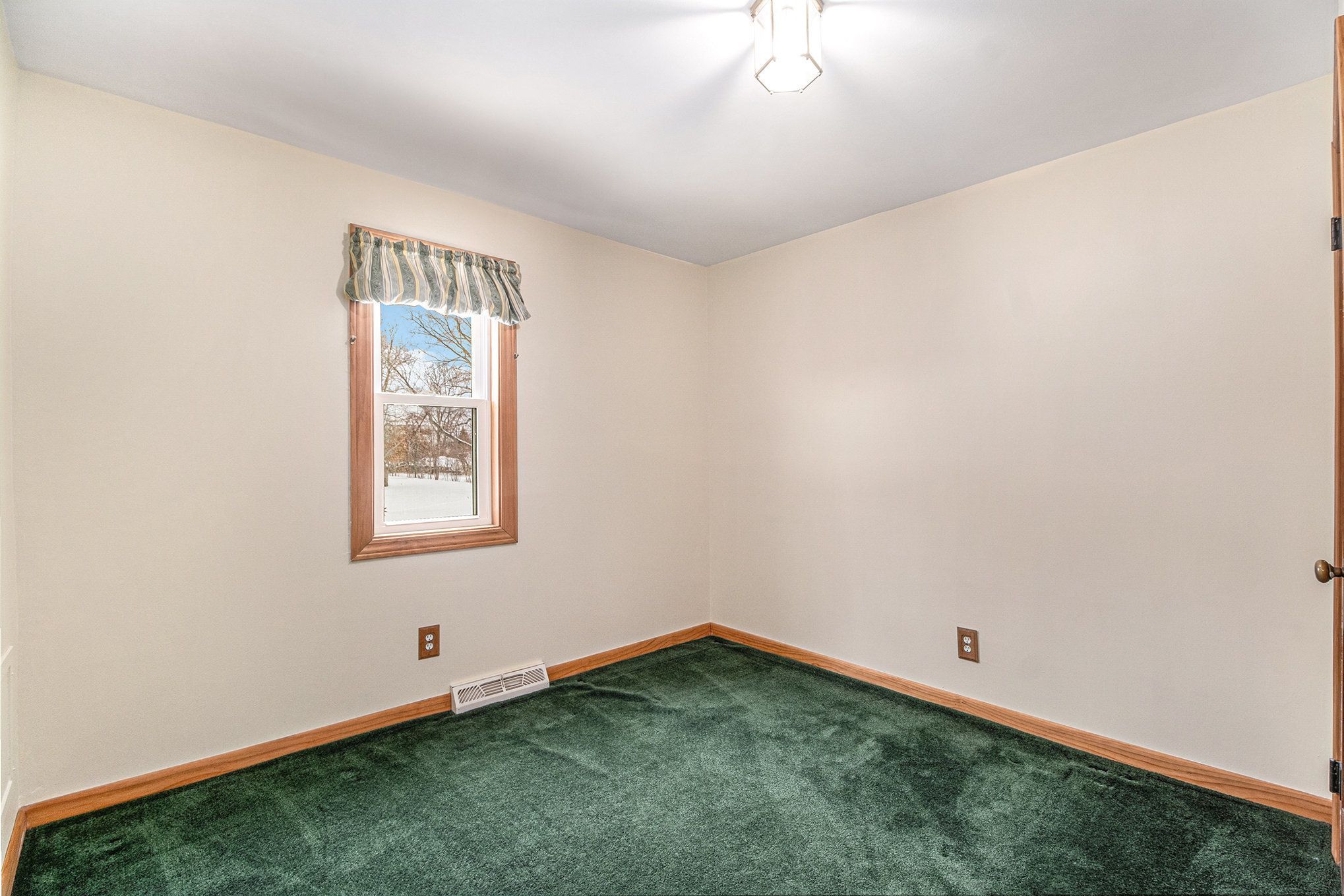 6498 Simmons Dr Property Photo 16