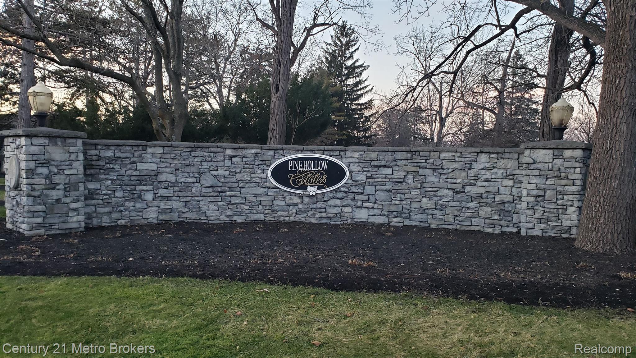6290 Bridle Path Property Photo 1