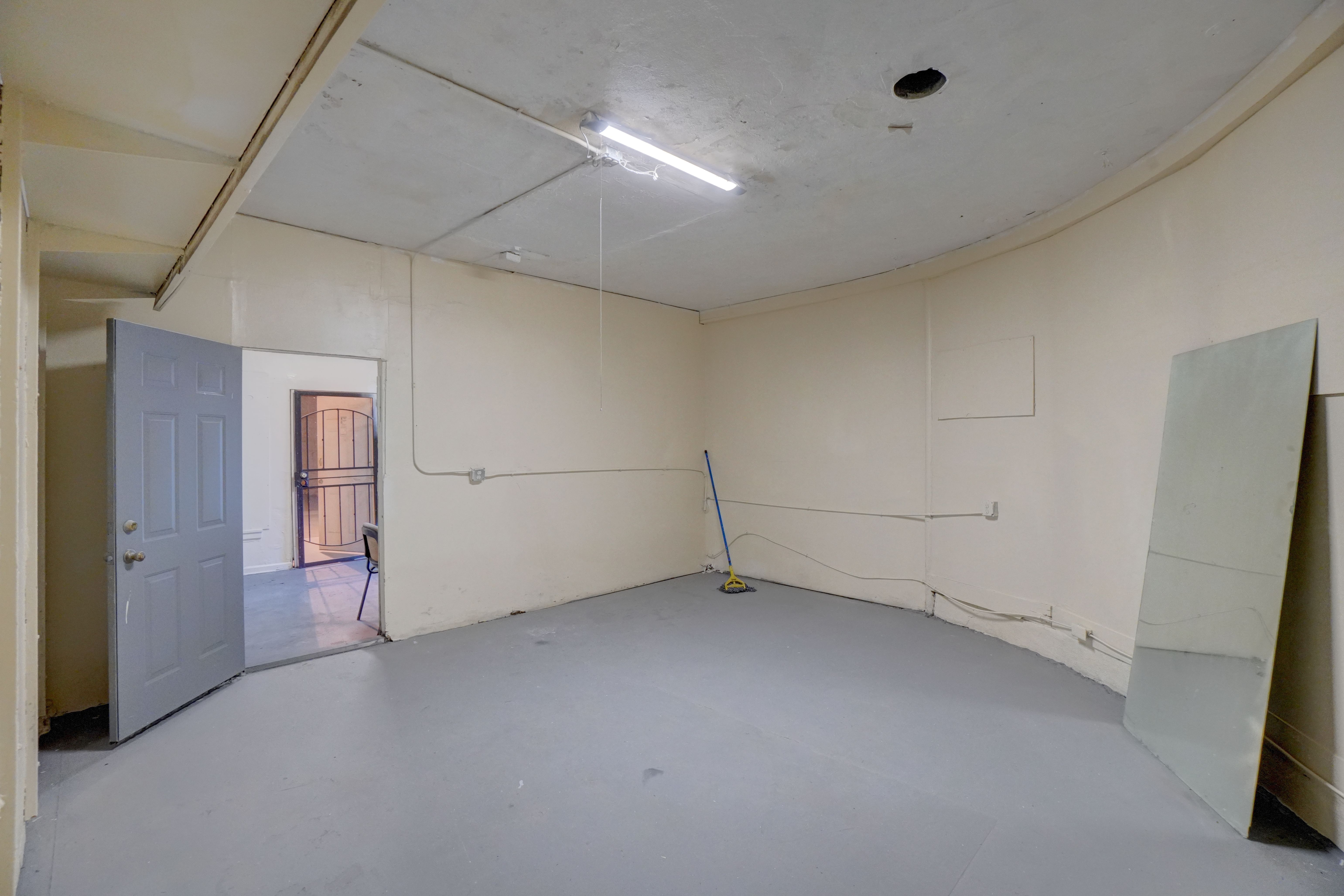 10301 Whittier St Property Photo 15