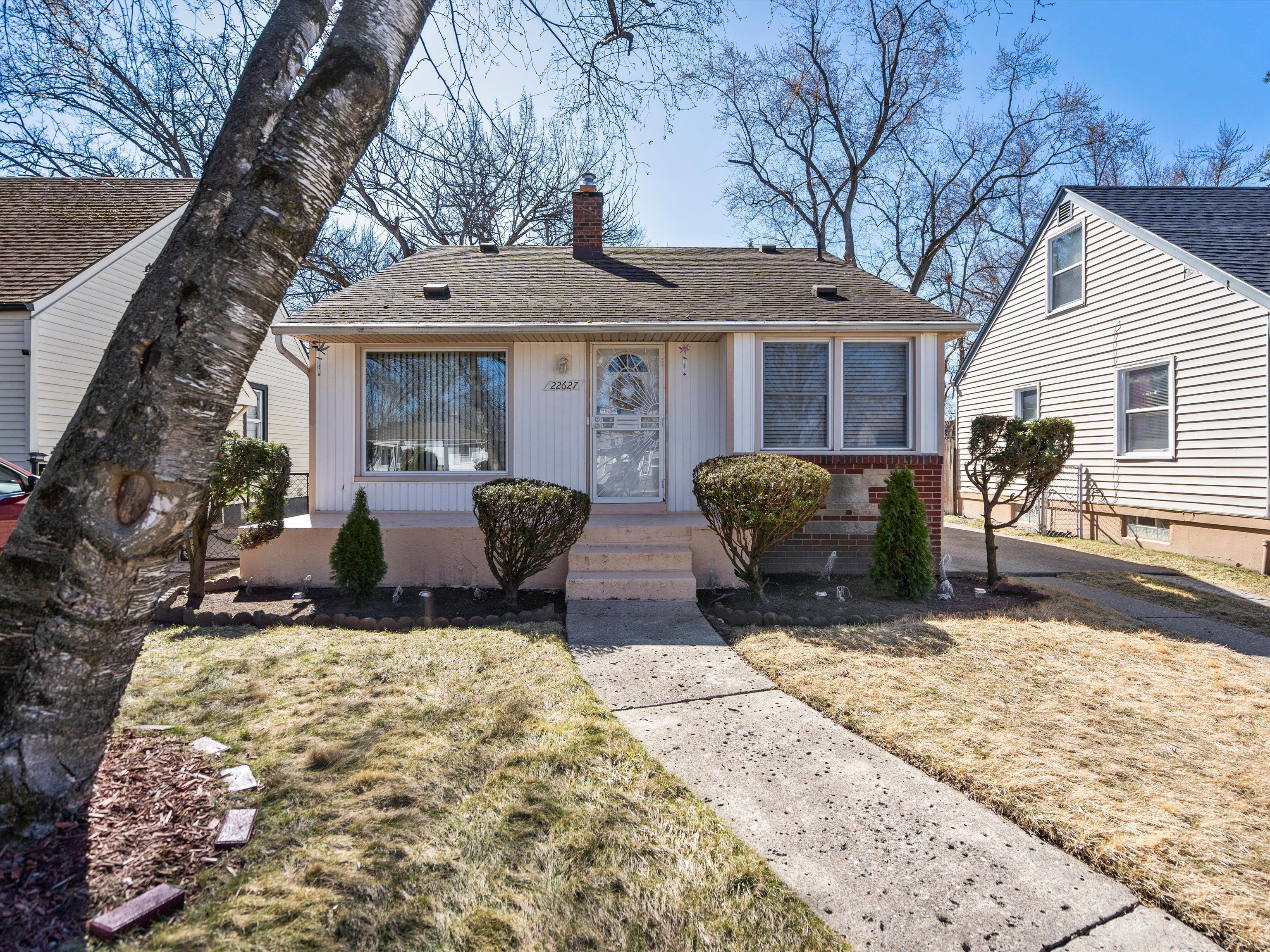 22627 Pembroke Ave Property Photo 1