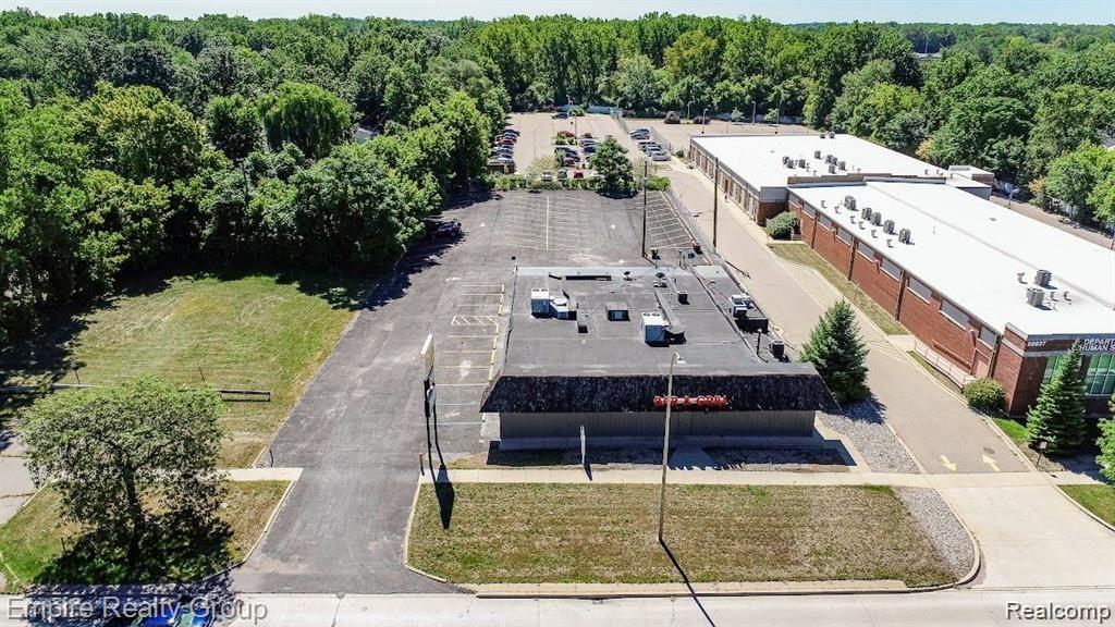 25621 Ecorse Rd Property Photo 2