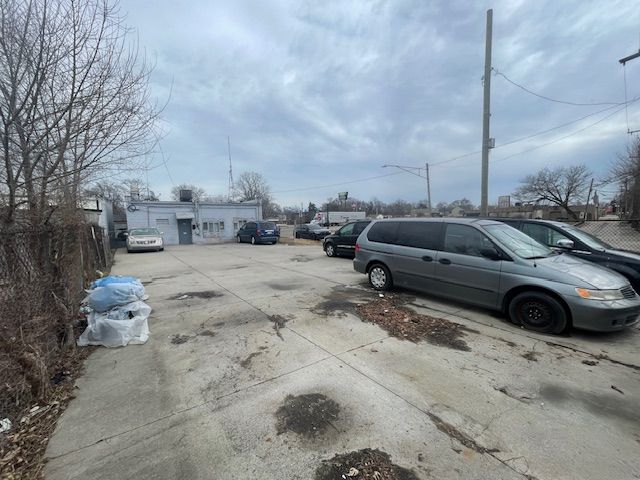 21605 Van Dyke Ave Property Photo 4