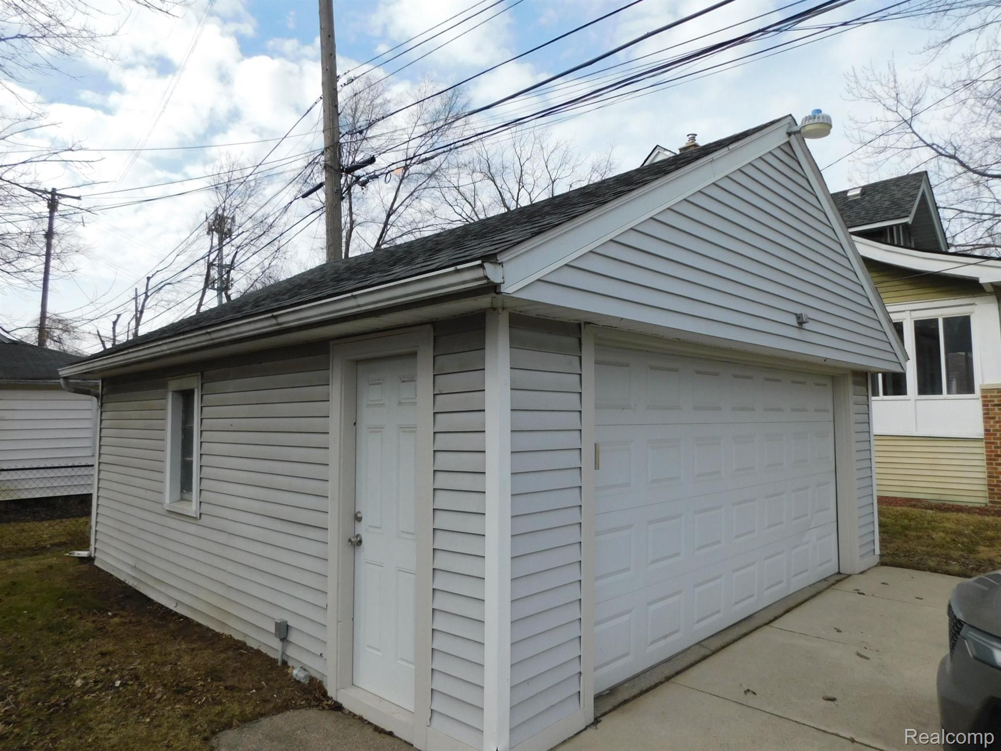 16259 E 9 Mile Rd Property Photo 15