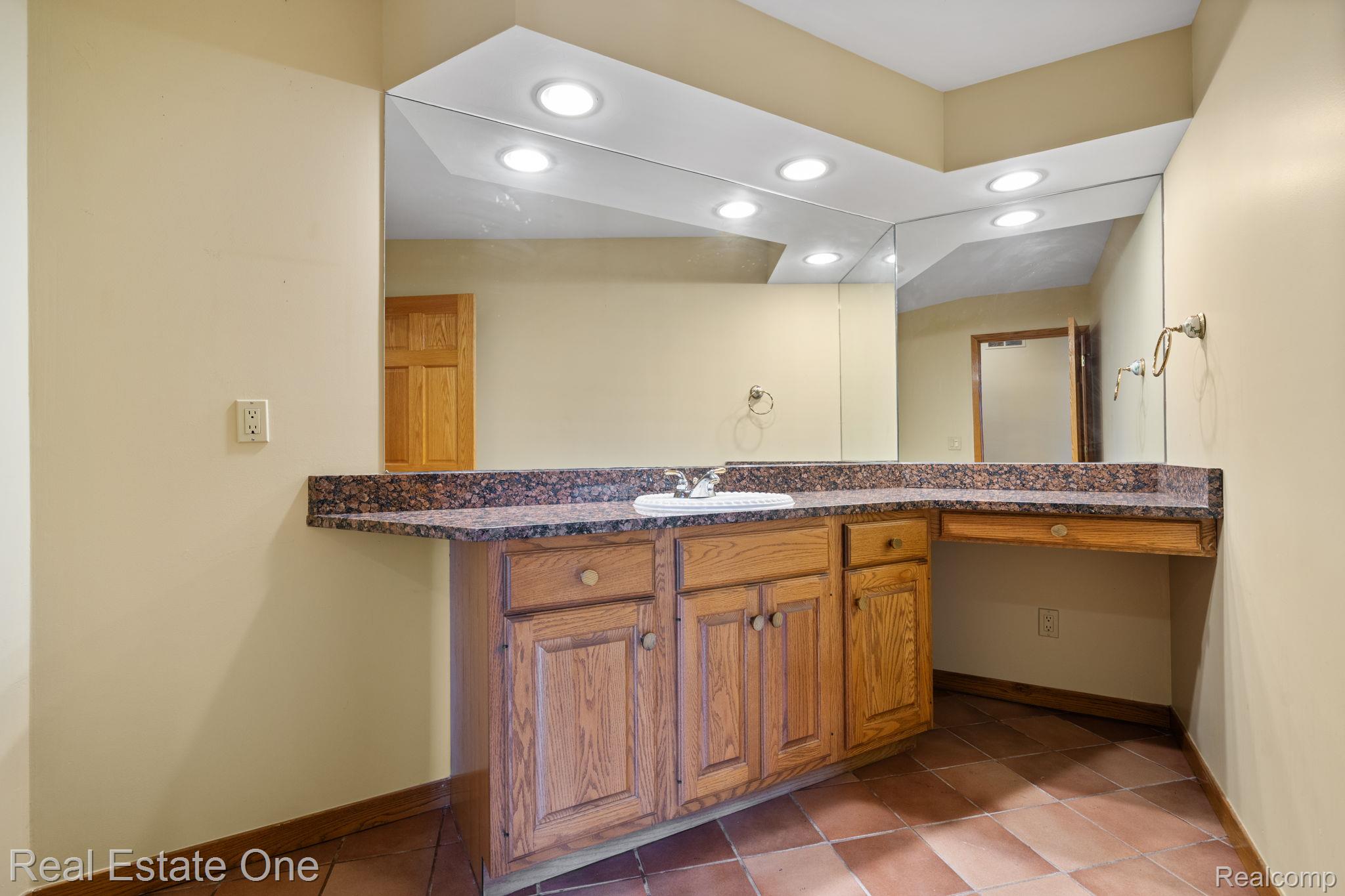 20250014195 Property Photo 14