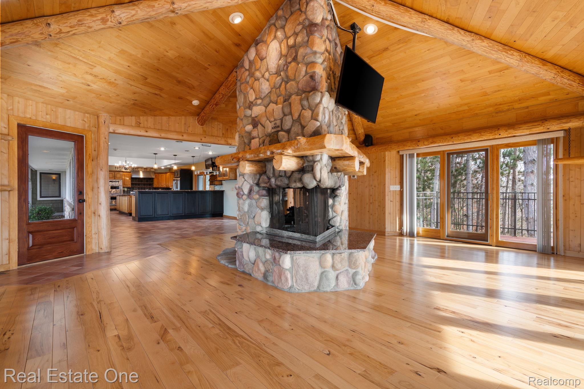 20250014195 Property Photo 17