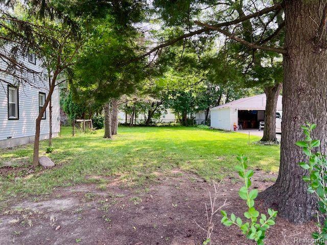 22106 Donald Ave Property Photo 3