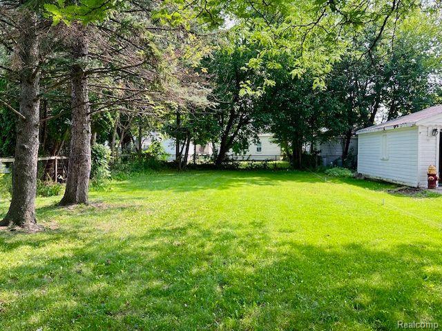 22106 Donald Ave Property Photo 5