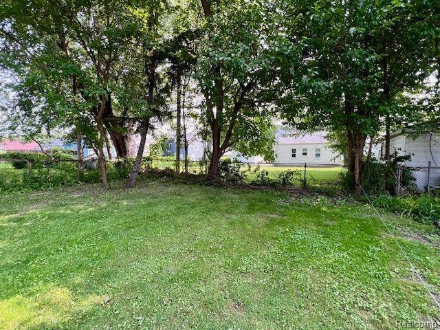 22106 Donald Ave Property Photo 8