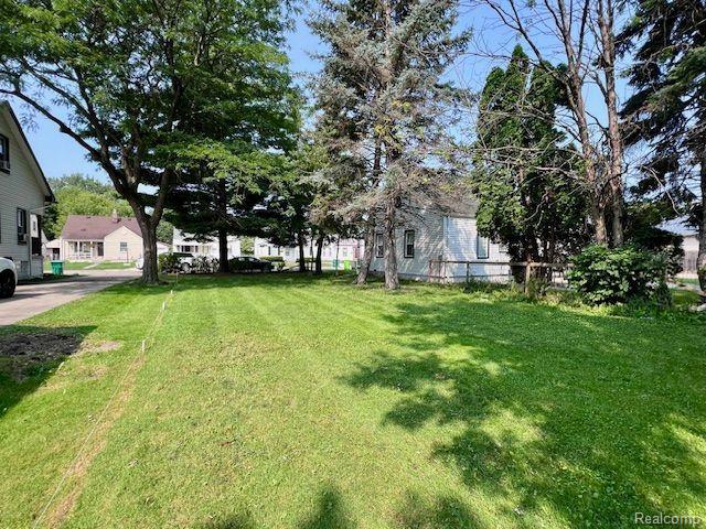 22106 Donald Ave Property Photo 9