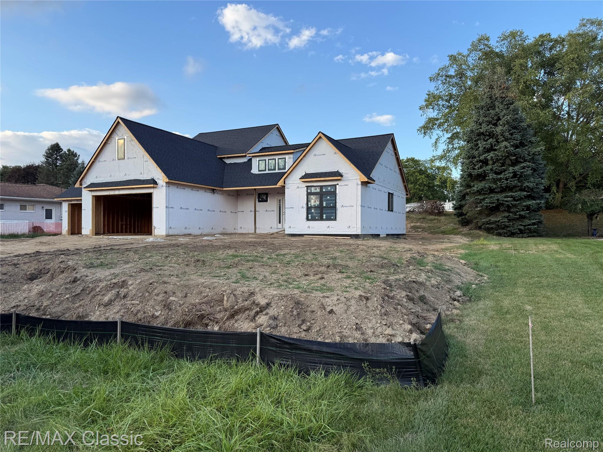 218 Leafwood Property Photo 4