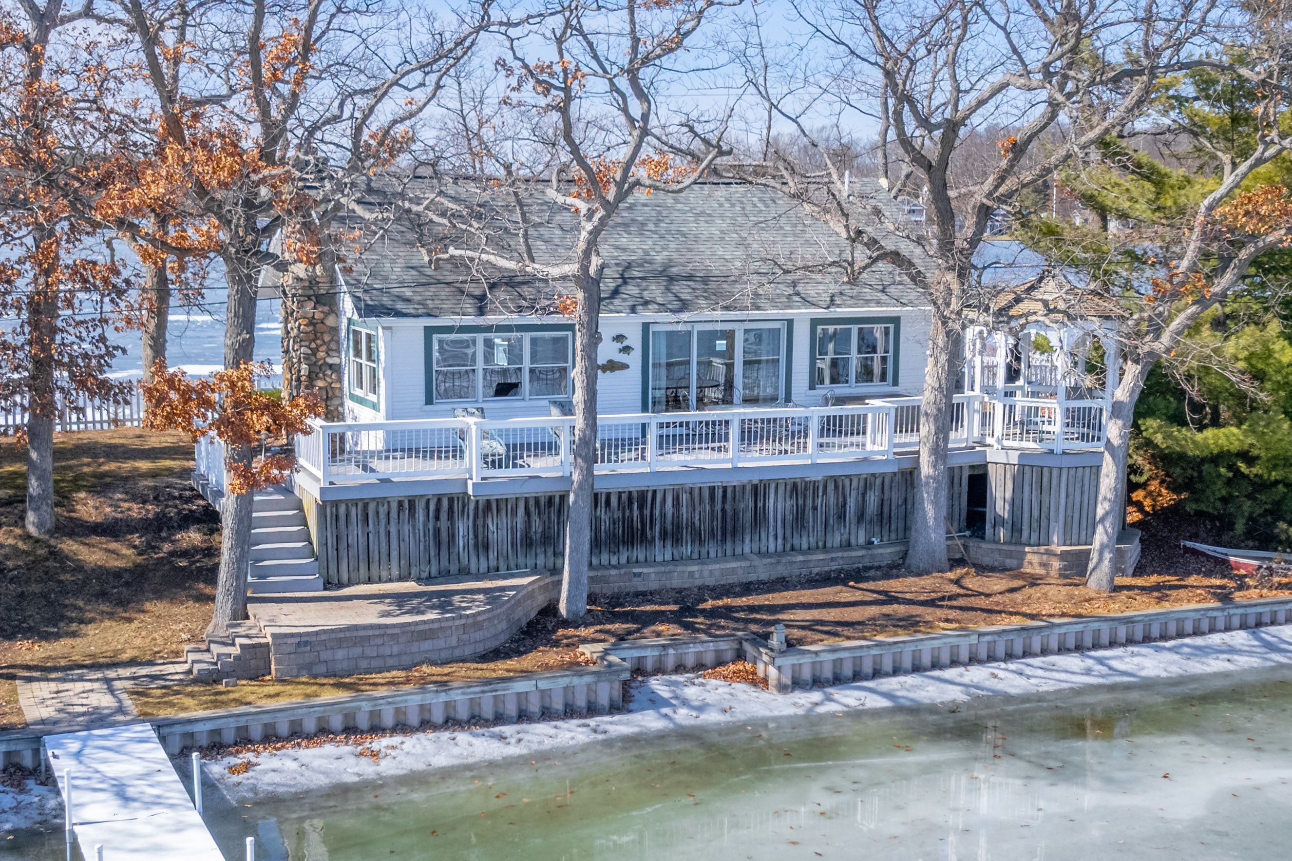 16388 Stages Is Property Photo