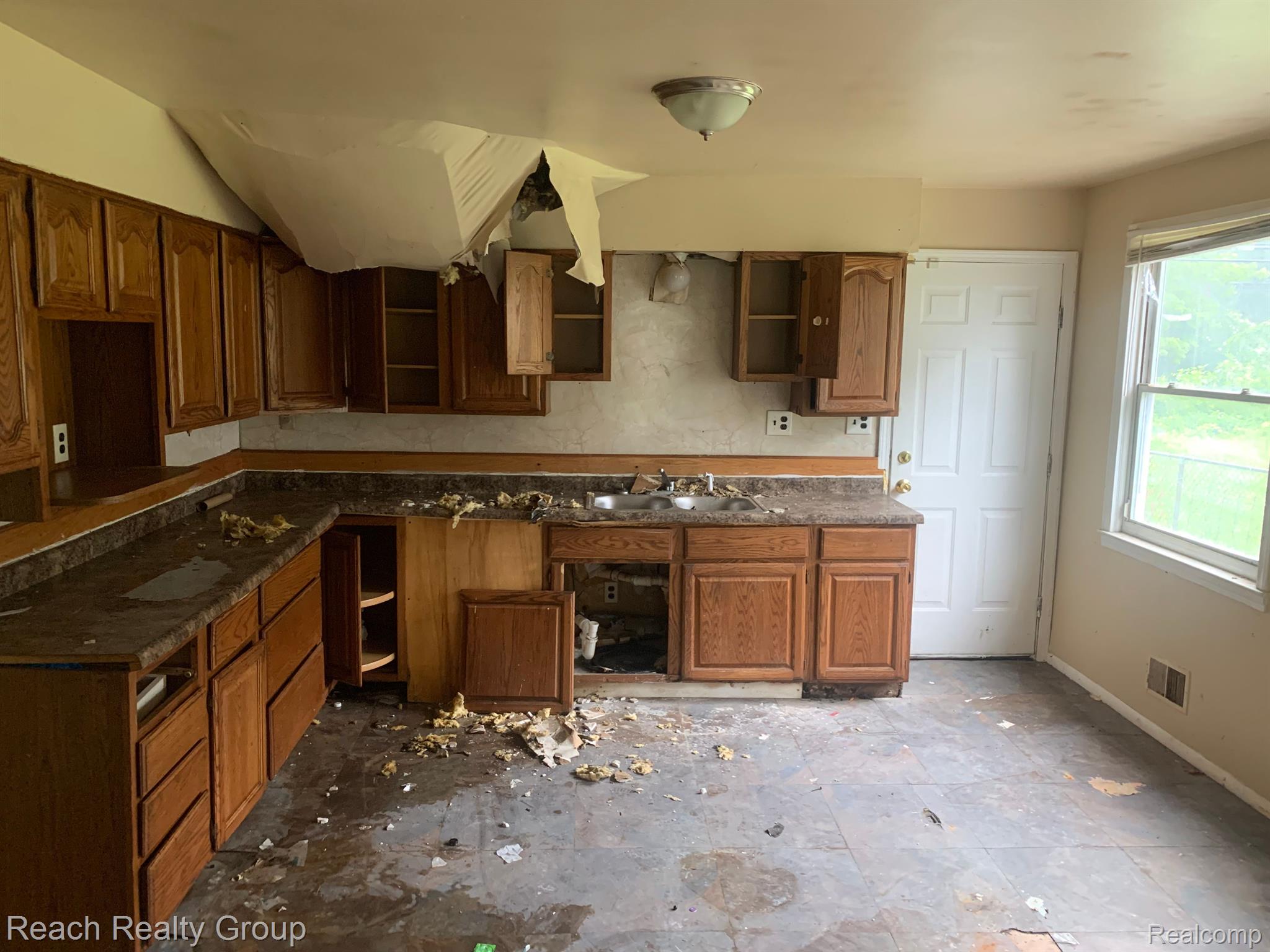 11320 Grandville Ave Property Photo 5