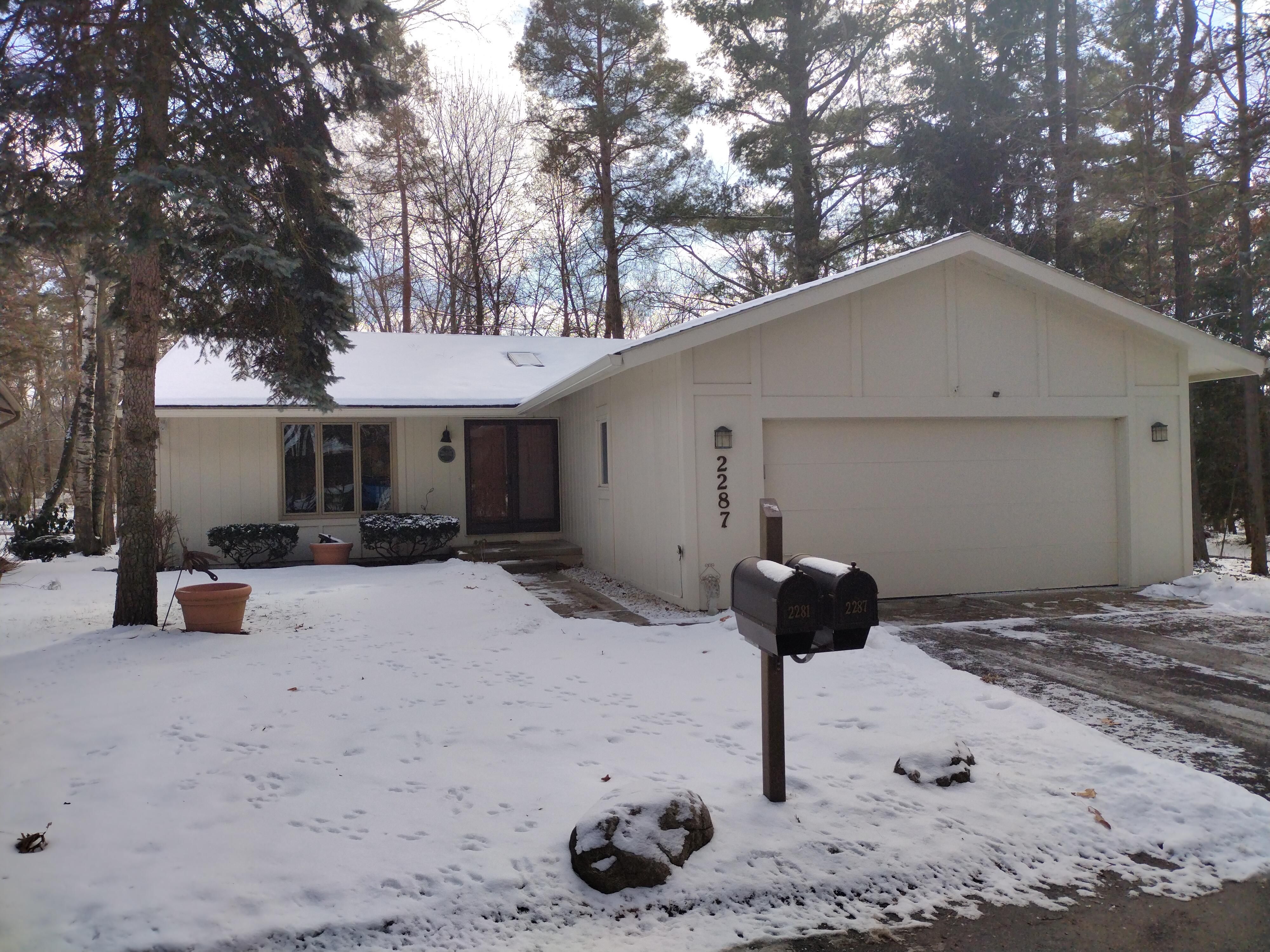 2287 Forest Glen W Property Photo 1
