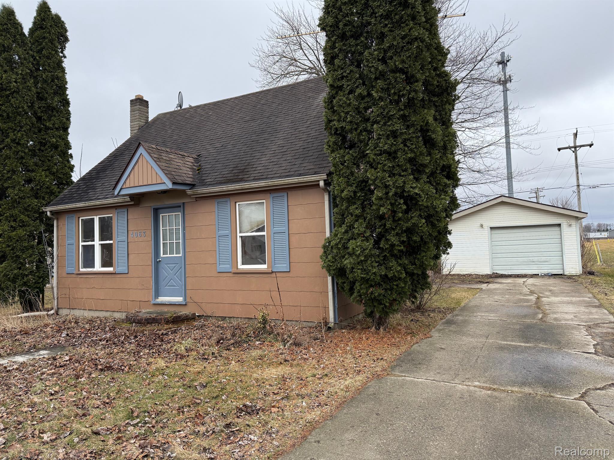 4063 Main St Property Photo 1