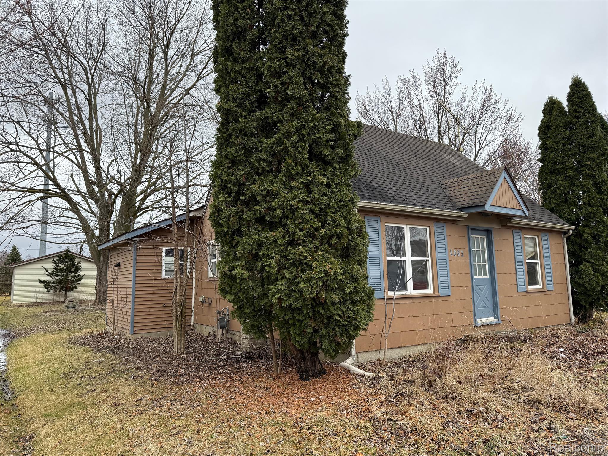 4063 Main St Property Photo 2