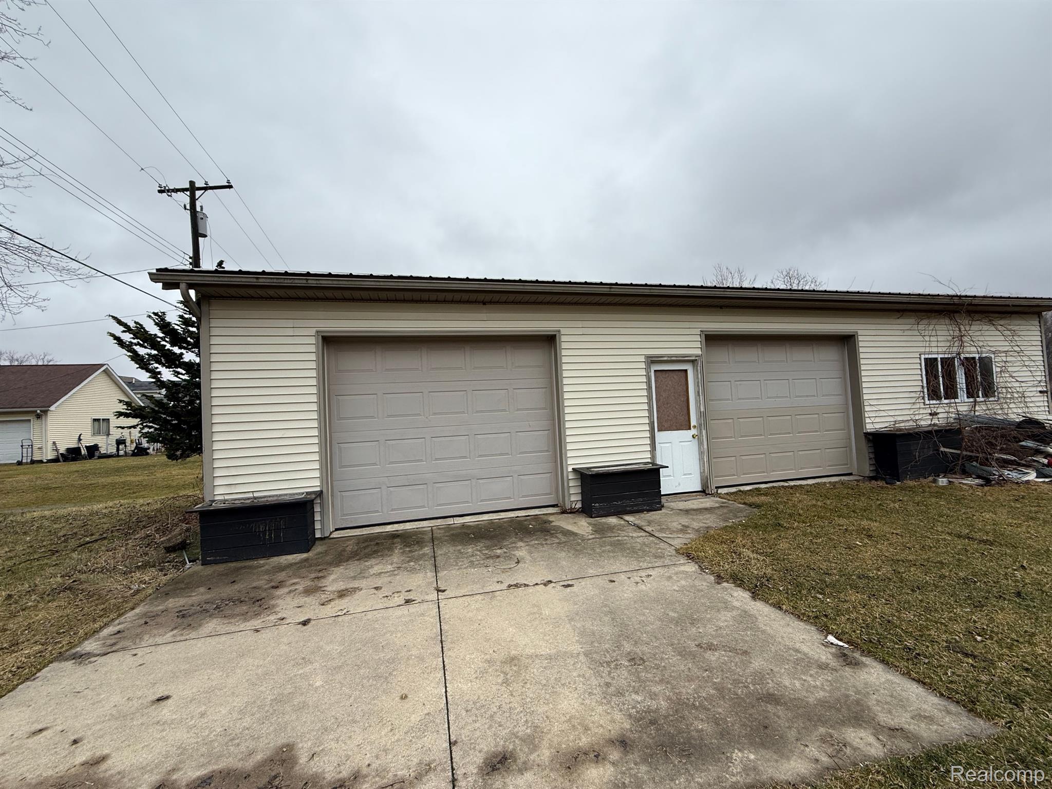 4063 Main St Property Photo 4