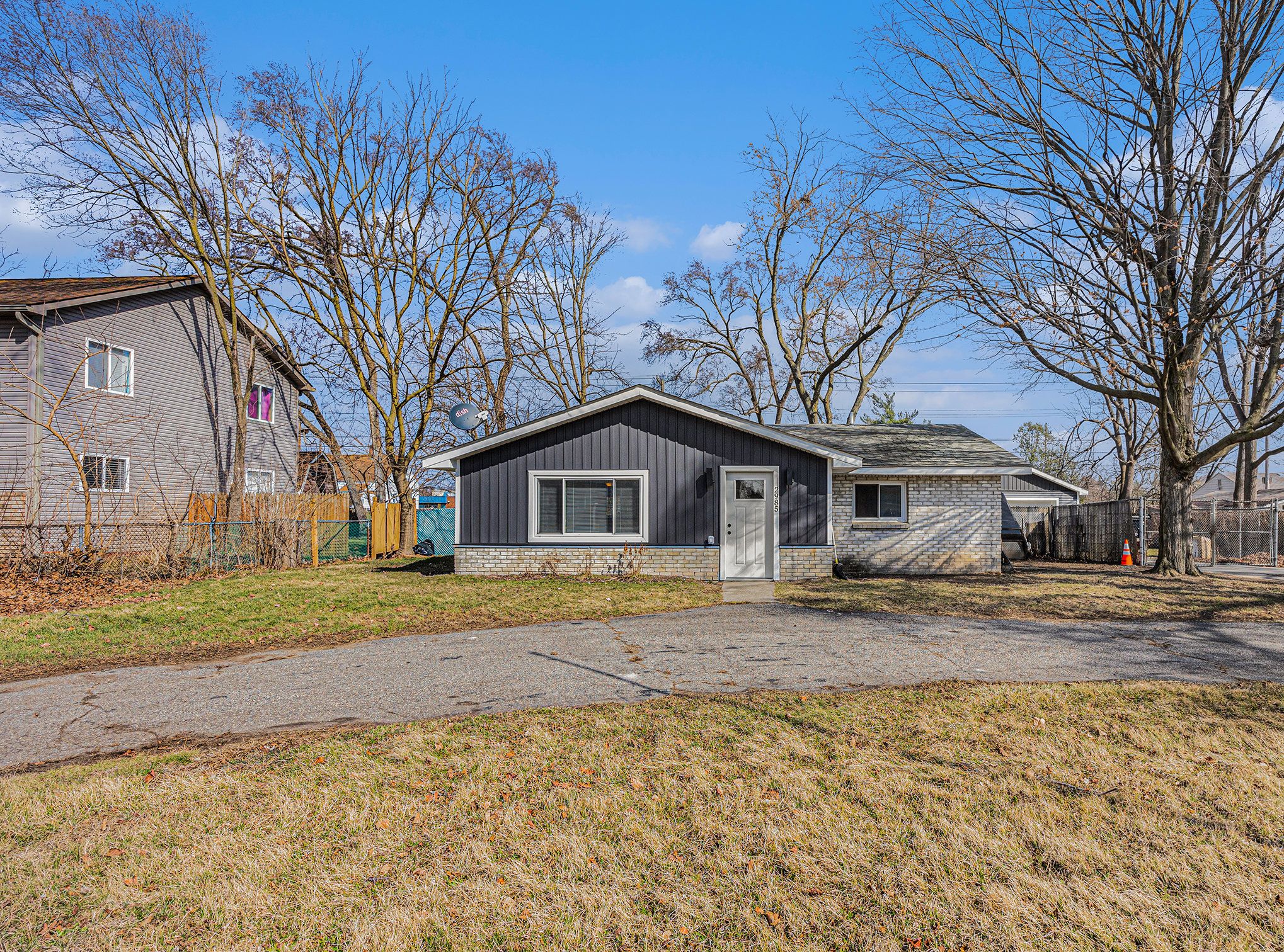 2985 Hessel Ave Property Photo 1