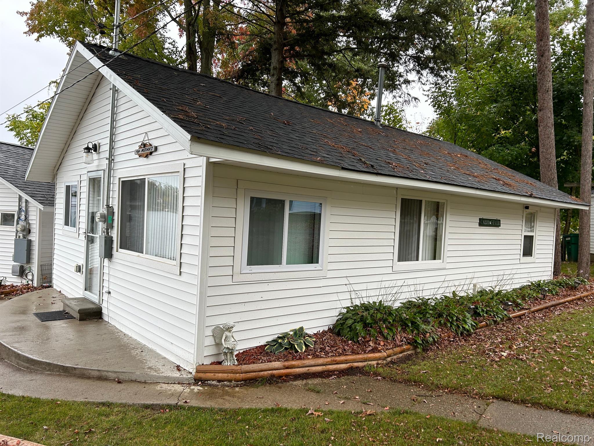 1249 N Crooked Lake Dr Property Photo 2