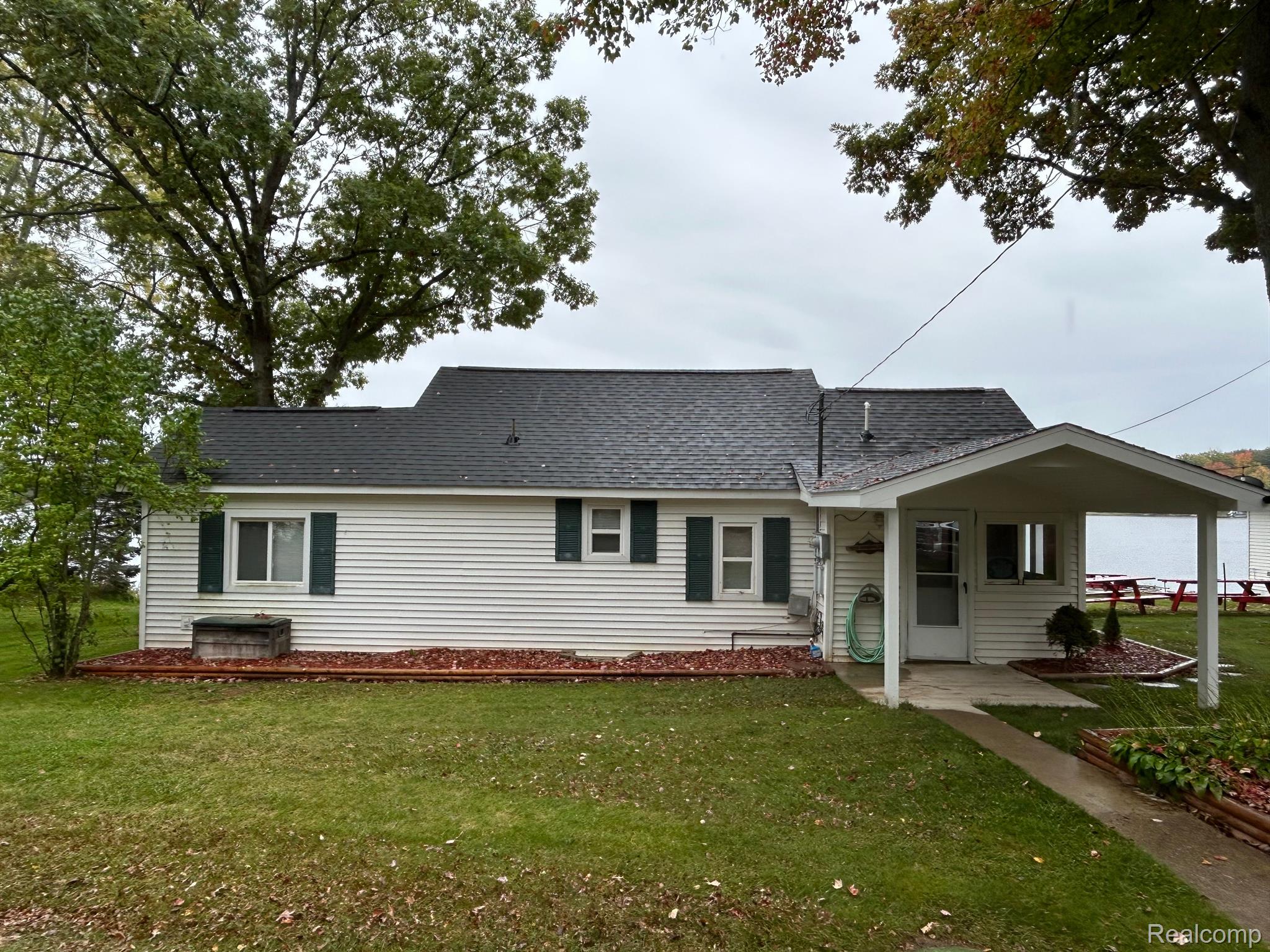 1249 N Crooked Lake Dr Property Photo 26