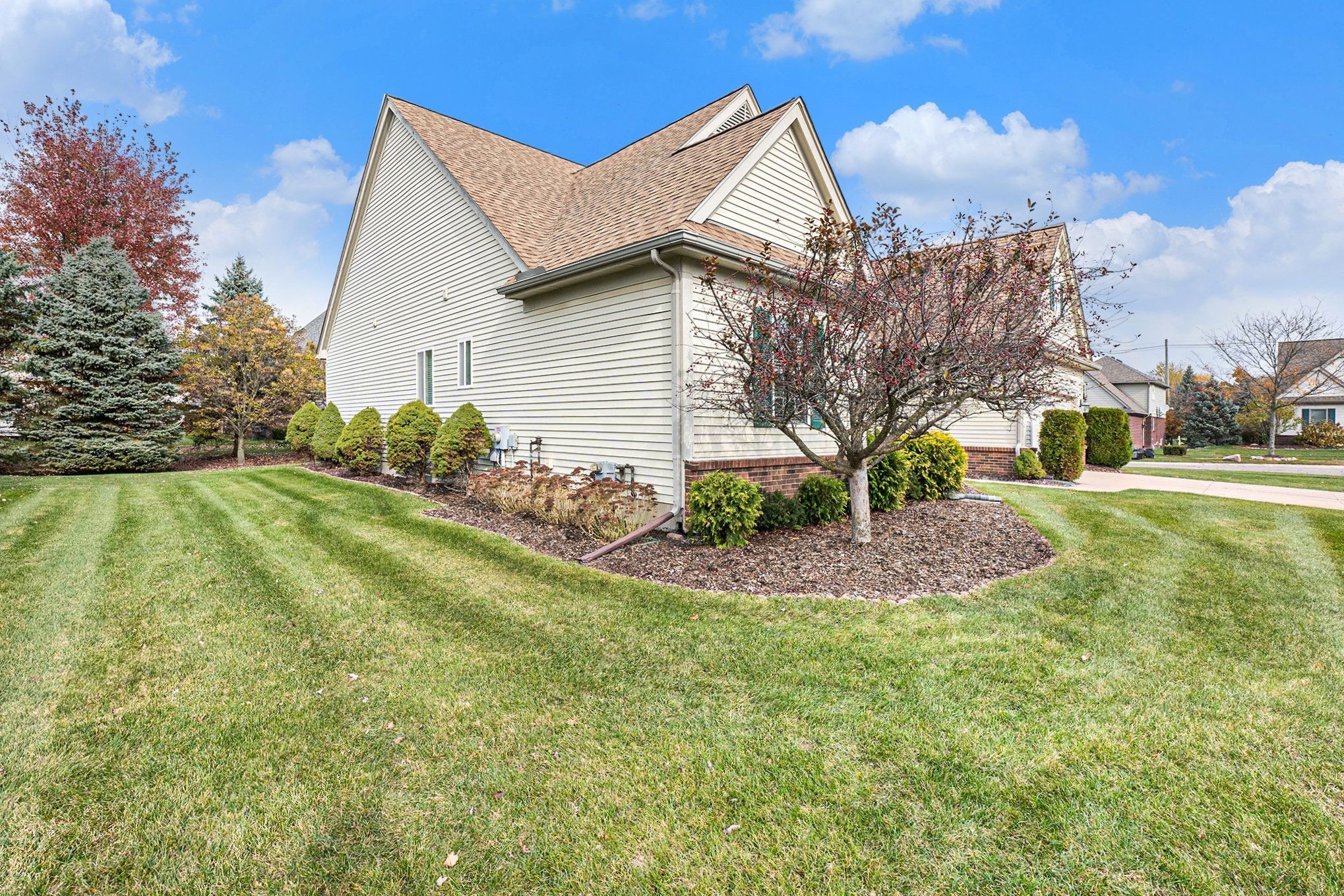 2078 Cattail Cir Property Photo 3