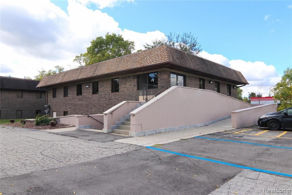 5265 W Pierson Rd Property Photo 1