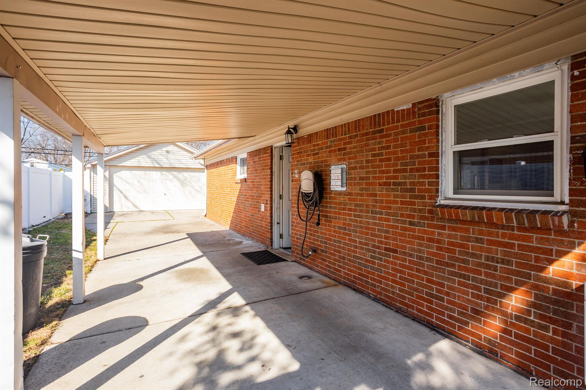1629 E Dulong Ave N Property Photo 38