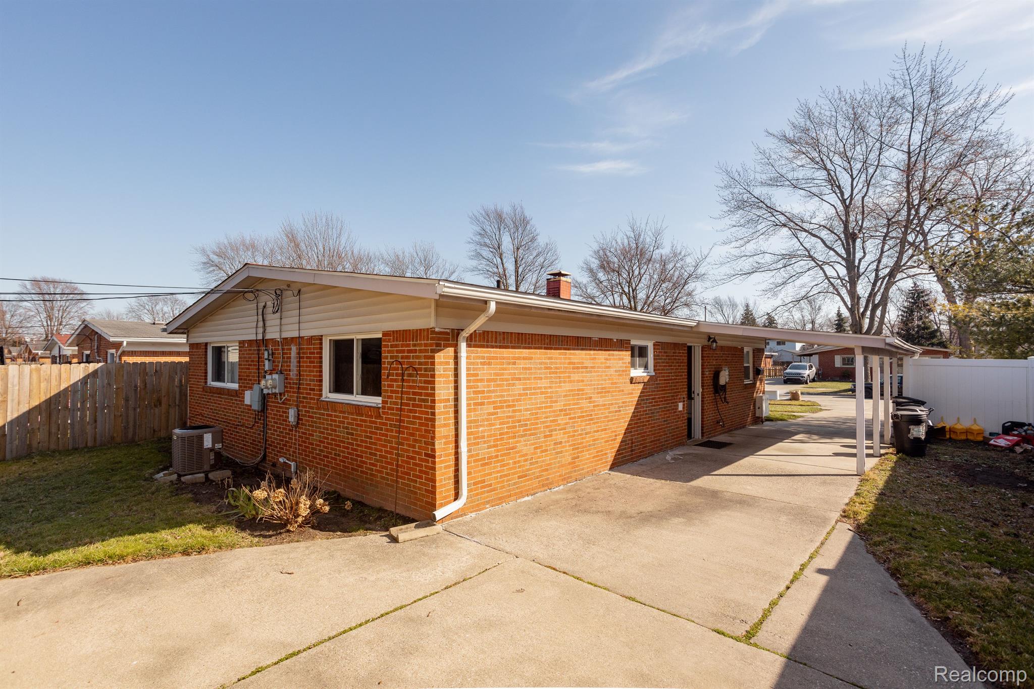 1629 E Dulong Ave N Property Photo 40