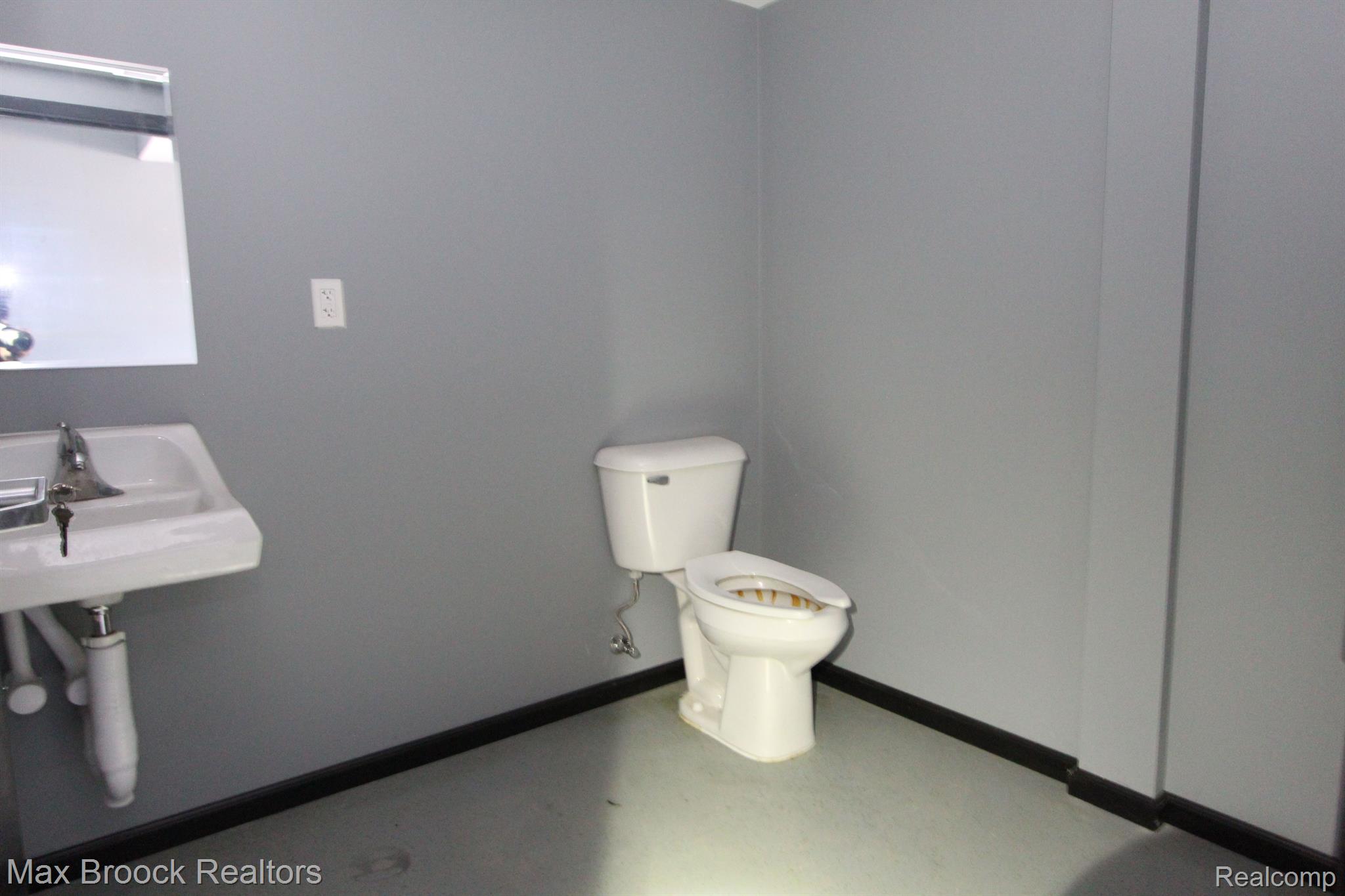110 Creekview Dr Property Photo 16