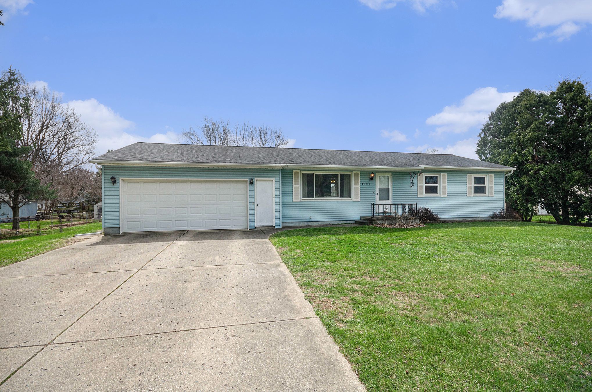 8100 Russell St Property Photo 1