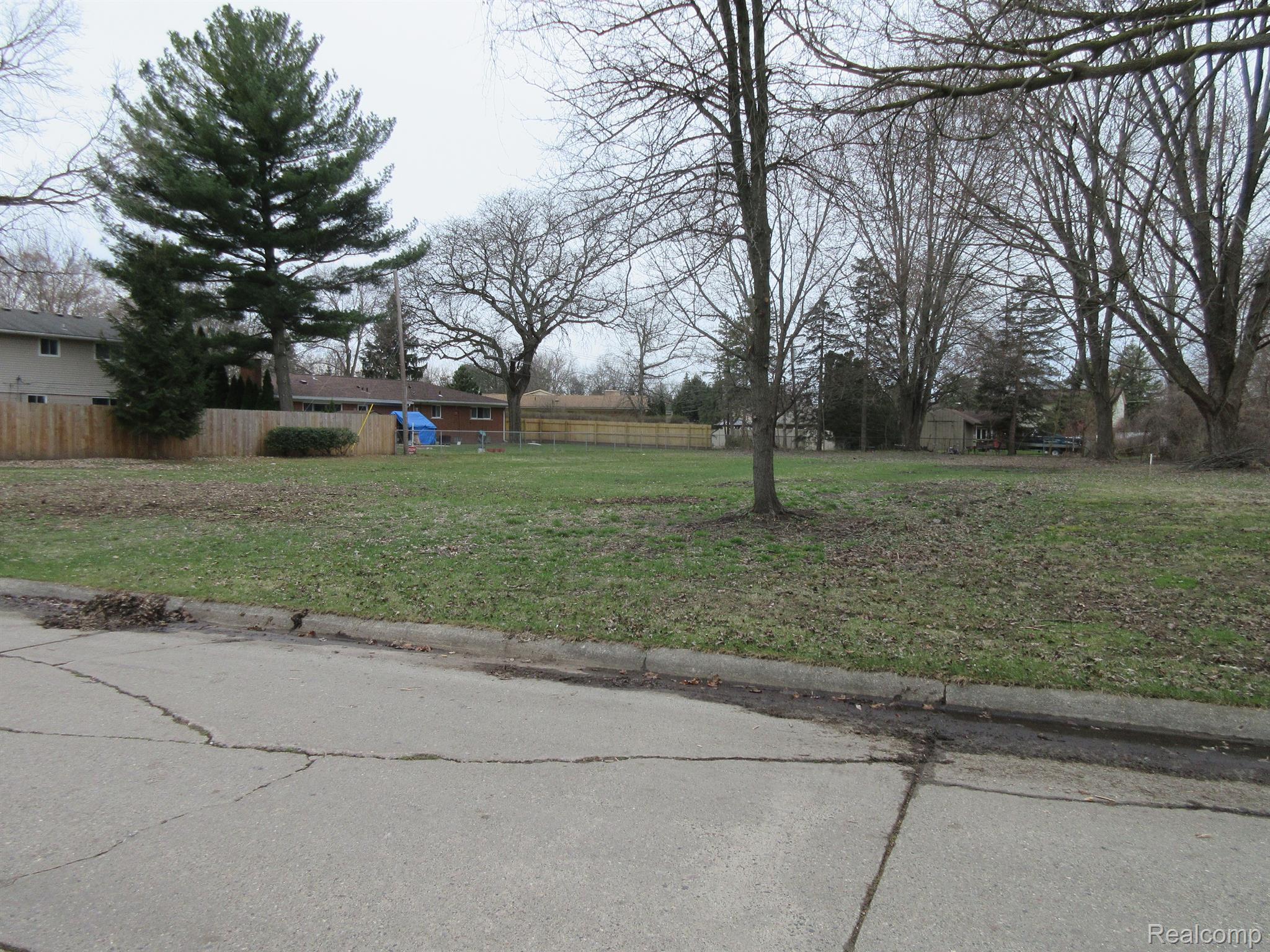 00 Fenton Property Photo 2