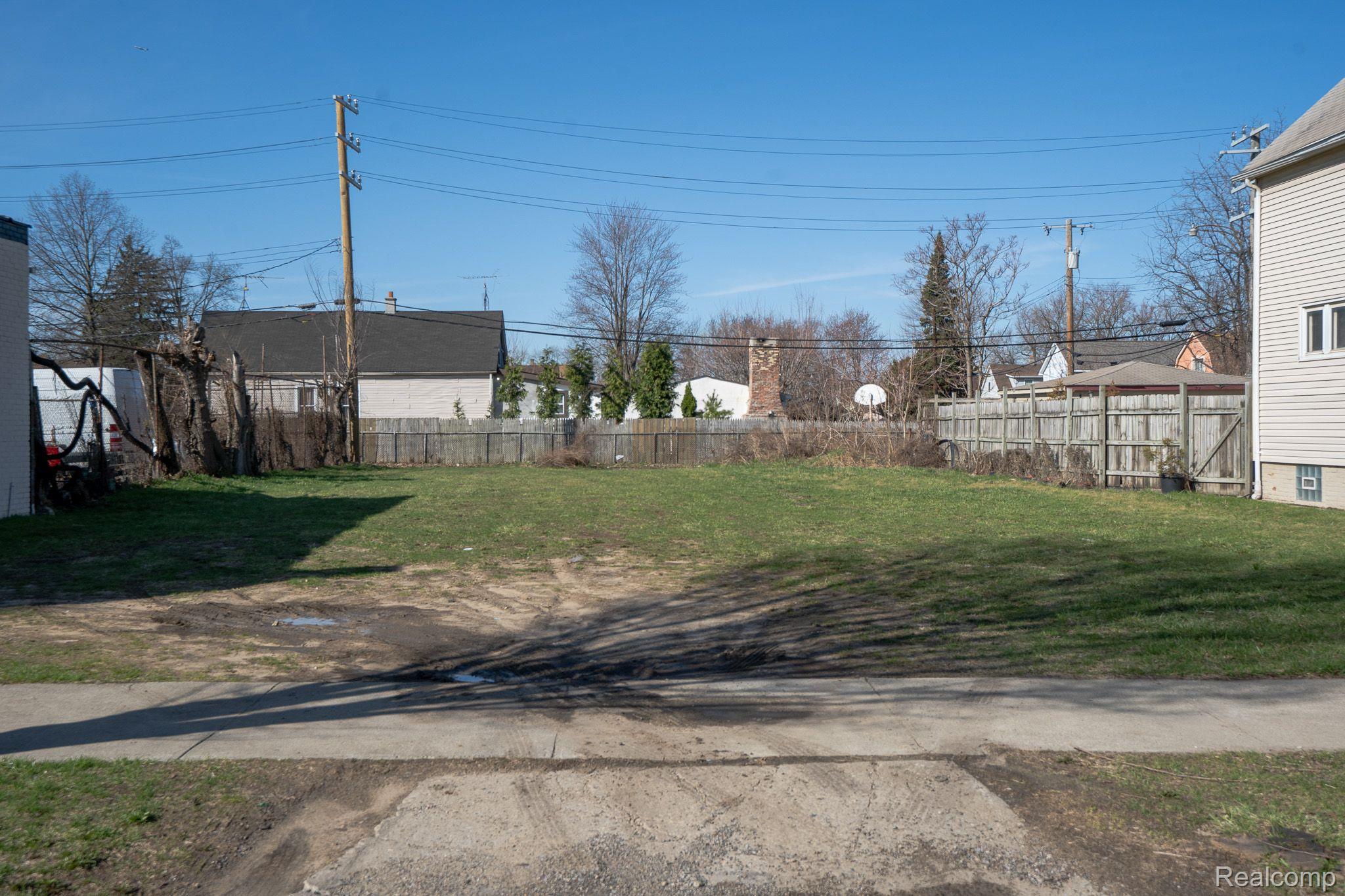 1317 LAWNDALE ST Property Photo 1