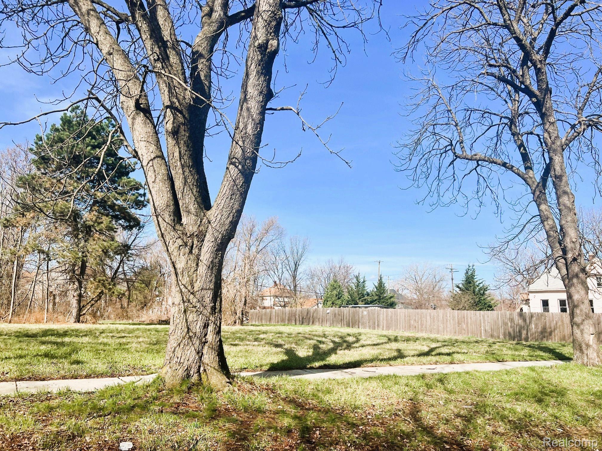 3567 Lovett St Property Photo 6