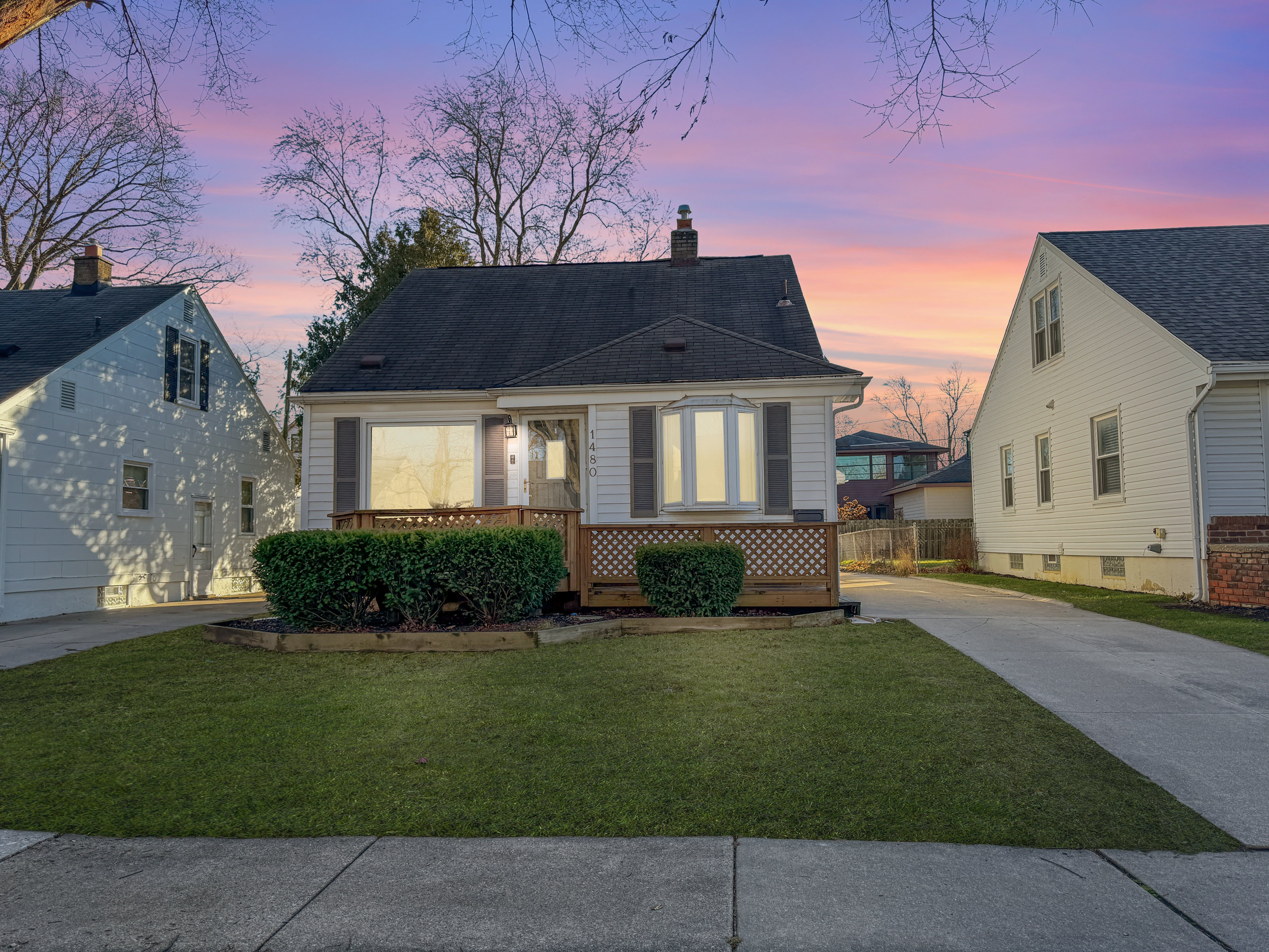 1480 E Lincoln St Property Photo 1