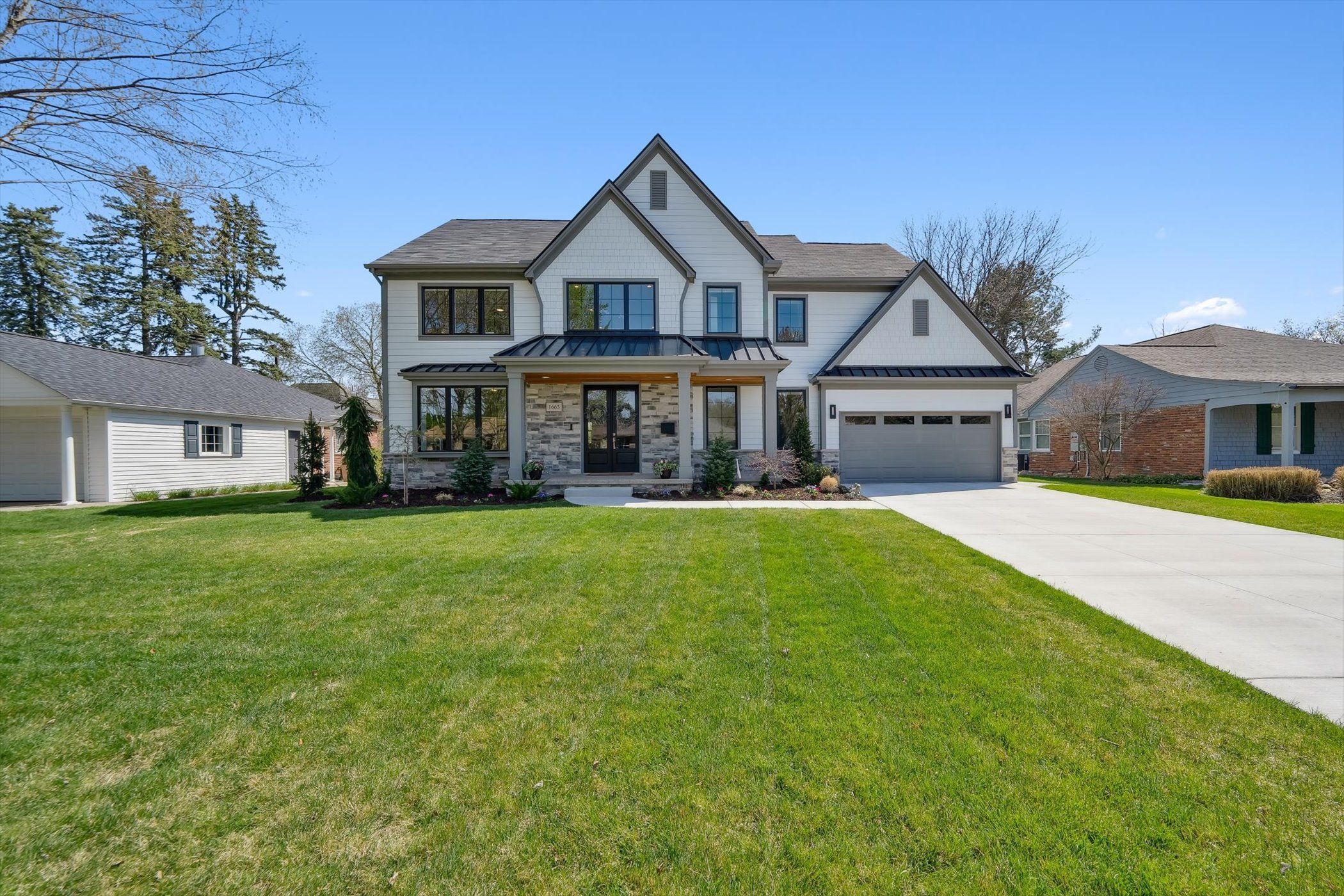 1663 Fairway Dr Property Photo 1