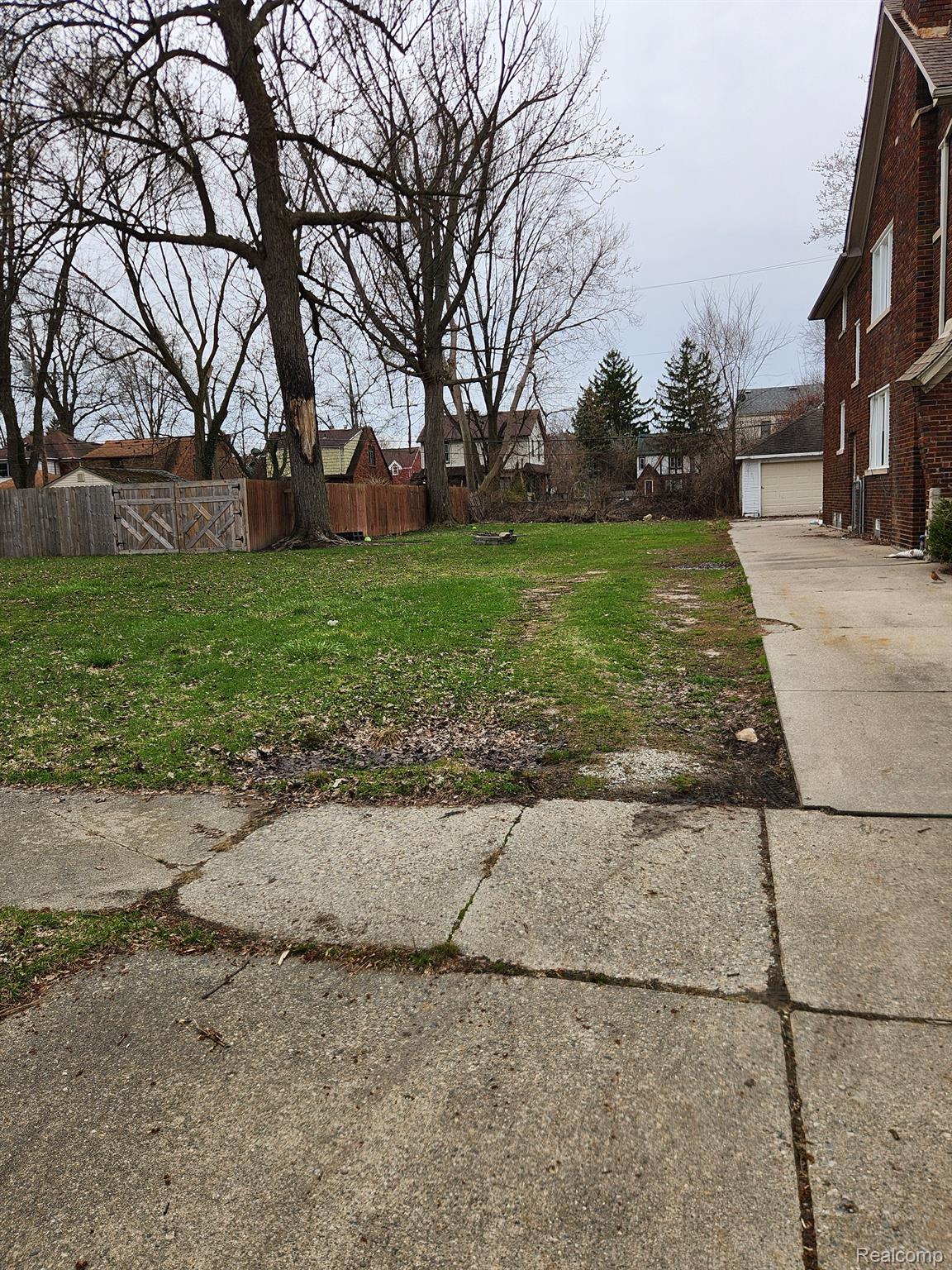 6111 Yorkshire Rd Property Photo 3