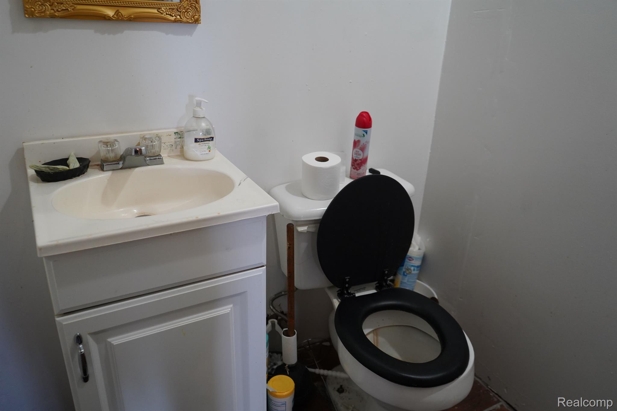 18216 W 7 Mile Rd Property Photo 9